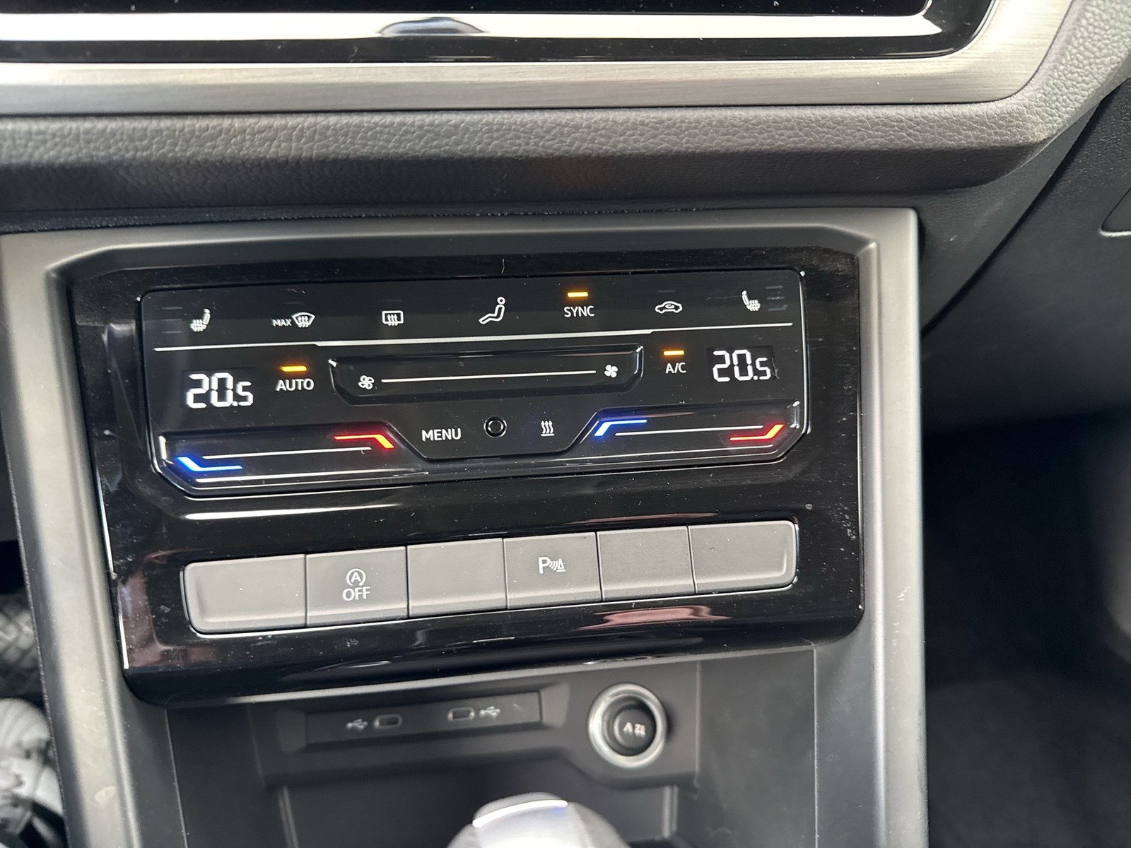 Volkswagen Touran 2.0 COMFORTLINE 7SITZE STANDHZ. ACC NAVI