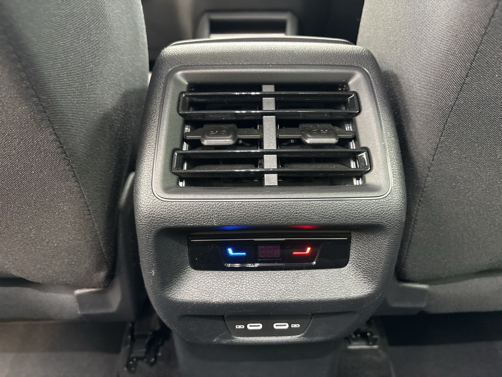 Volkswagen Tiguan 1.5 eTSI AHK CAM NAVI CARPLAY SITZHEIZUNG