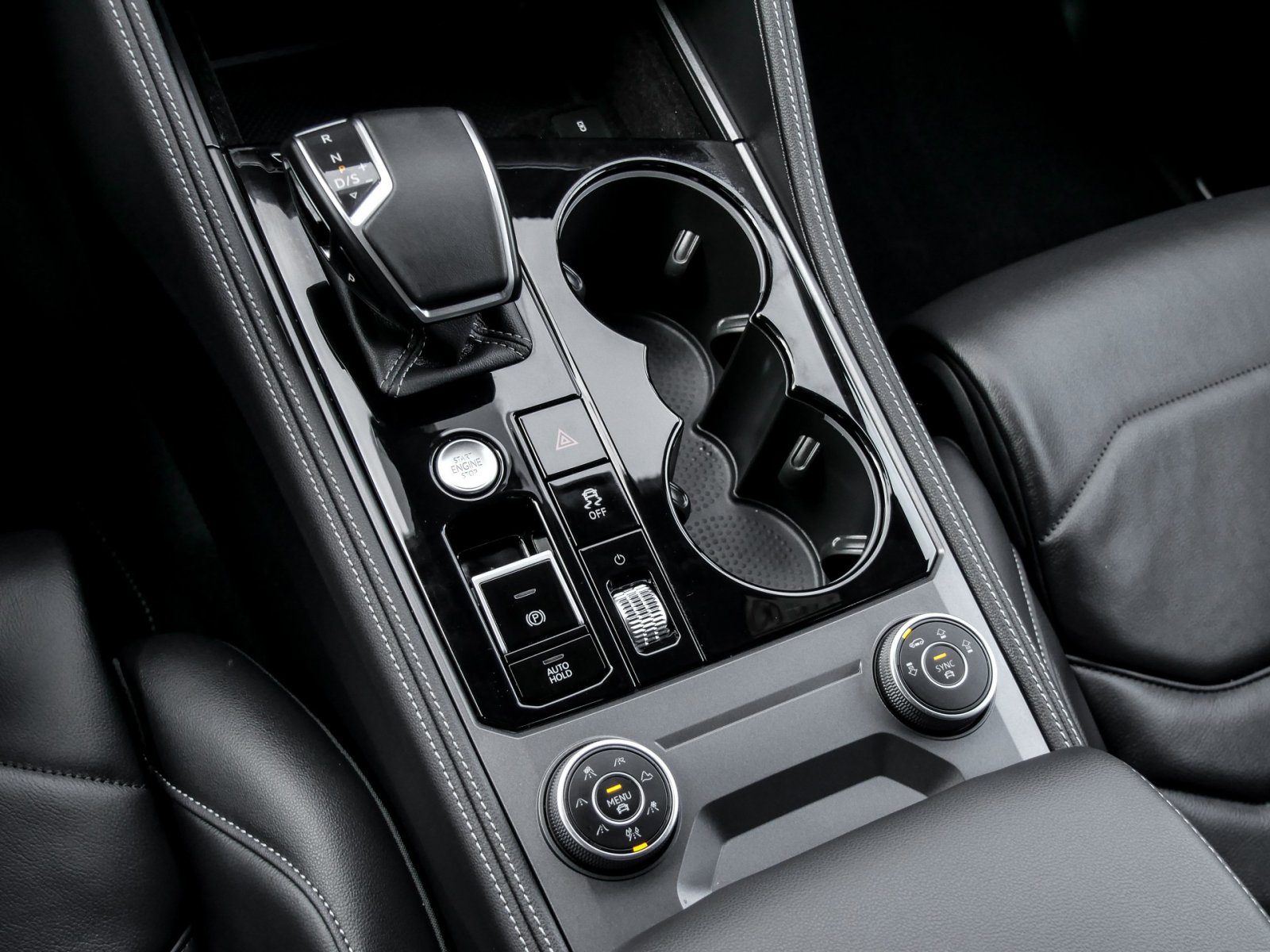 Volkswagen Touareg V6 R-LINE NEUES MODELL AHK CAM ACC LM19 E-KLAPPE NAVI