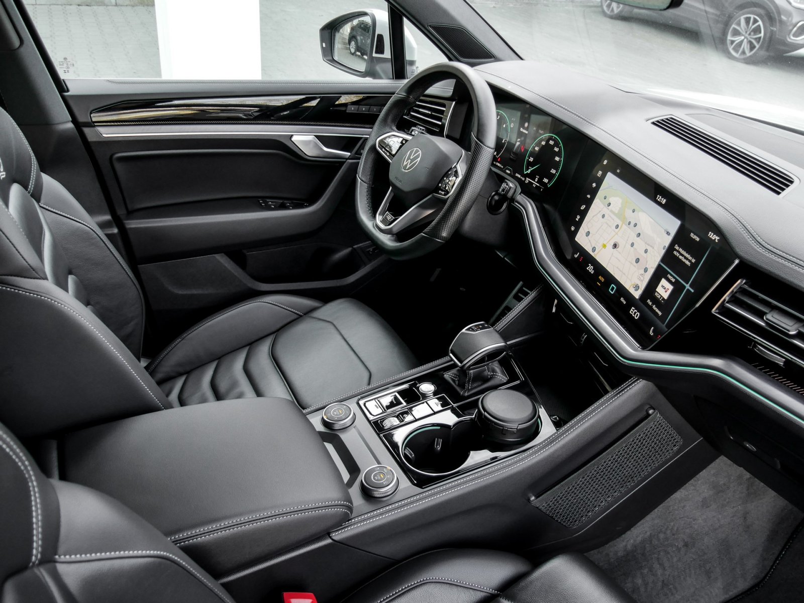 Volkswagen Touareg V6 R-LINE NEUES MODELL AHK CAM ACC LM19 E-KLAPPE NAVI