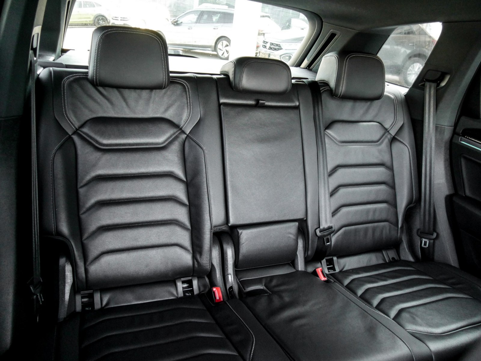 Volkswagen Touareg V6 R-LINE NEUES MODELL AHK CAM ACC LM19 E-KLAPPE NAVI