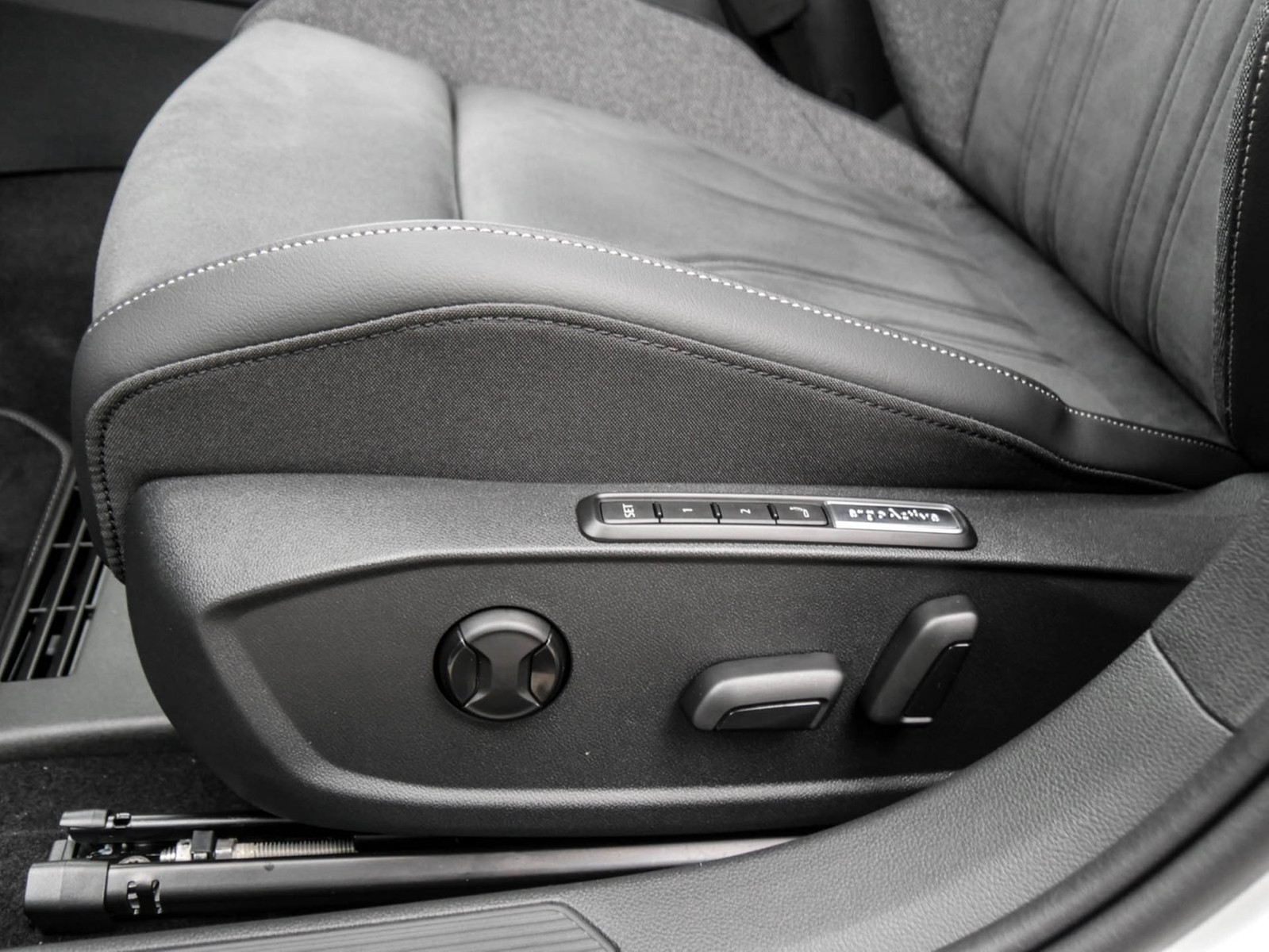 Volkswagen Golf Variant 1.5 STYLE DSG AHK eKLAPPE NAVI CAM