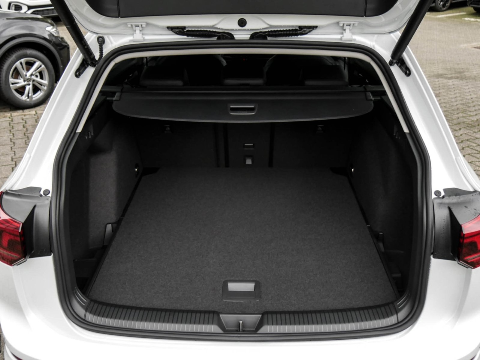 Volkswagen Golf Variant 1.5 STYLE DSG AHK eKLAPPE NAVI CAM