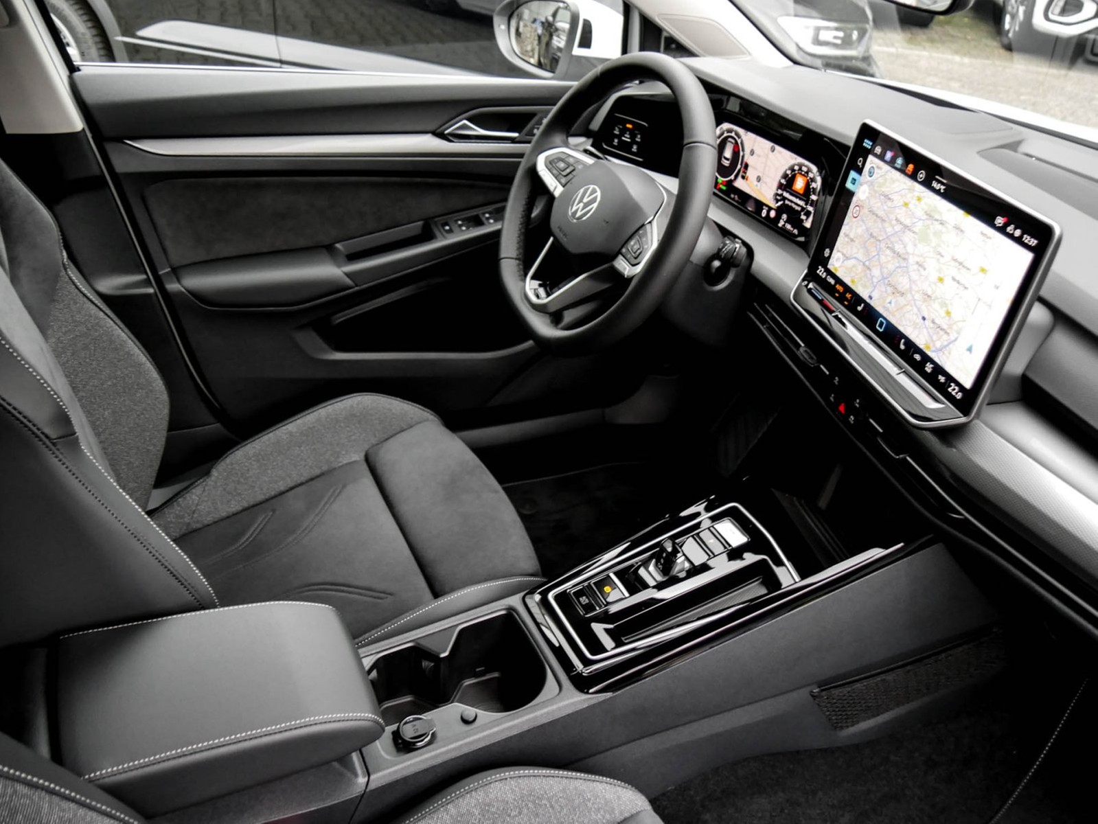 Volkswagen Golf Variant 1.5 STYLE DSG AHK eKLAPPE NAVI CAM