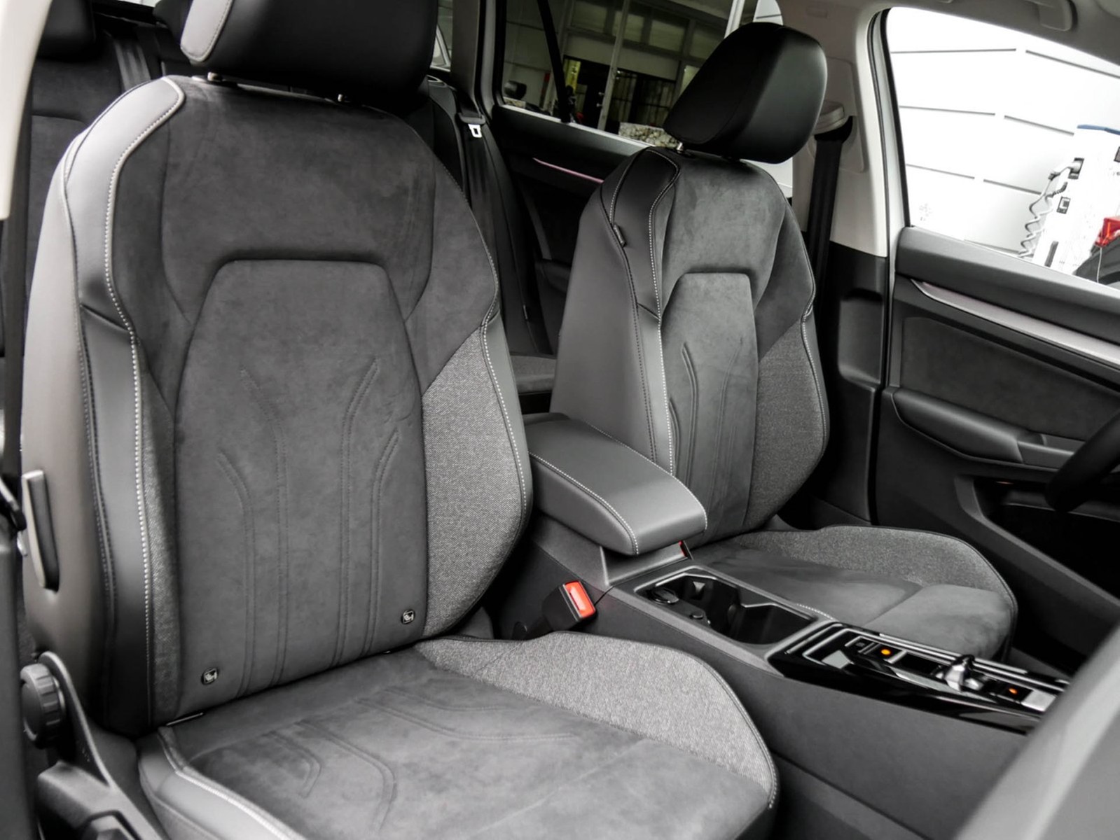 Volkswagen Golf Variant 1.5 STYLE DSG AHK eKLAPPE NAVI CAM