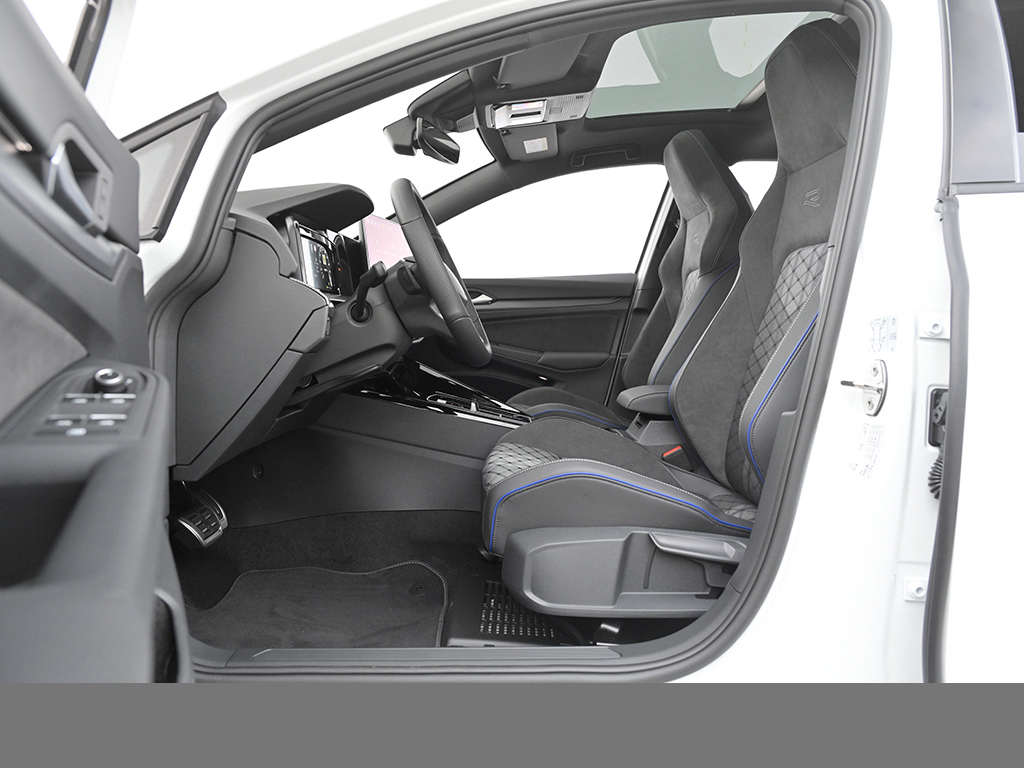 Volkswagen Golf 1.5 R-LINE DSG BLACKSTYLE PANO MATRIXLED