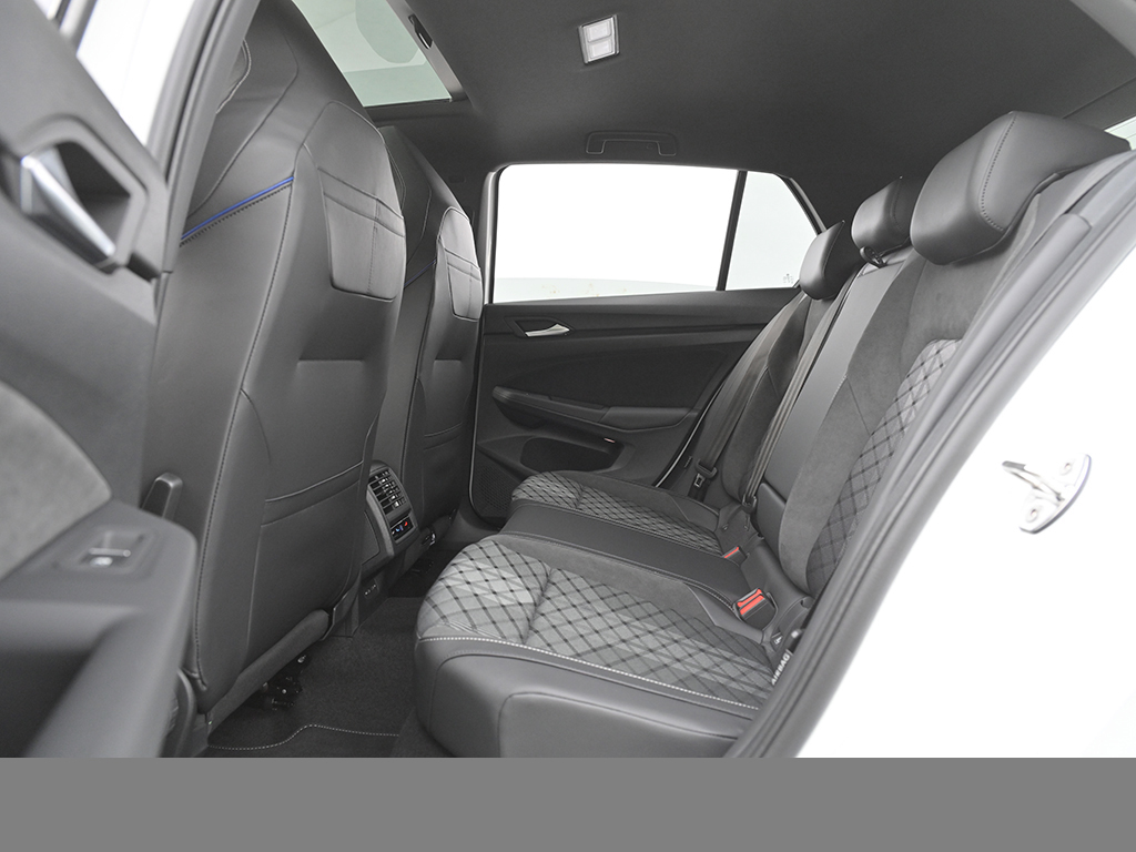 Volkswagen Golf 1.5 R-LINE DSG BLACKSTYLE PANO MATRIXLED