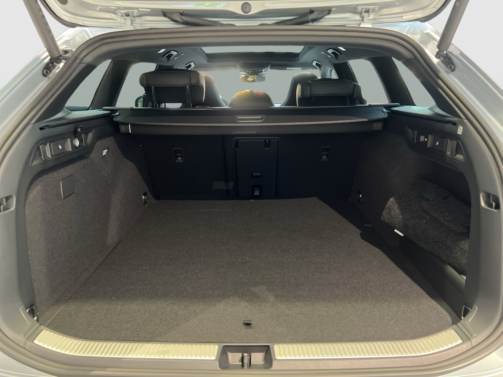 Skoda Superb Combi HYBRID SPORTLINE AHK PANO eSITZE