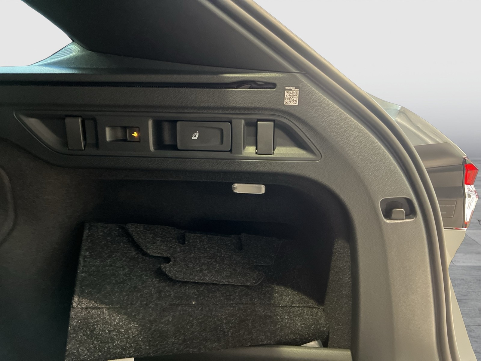 Skoda Superb Combi HYBRID SPORTLINE AHK PANO eSITZE