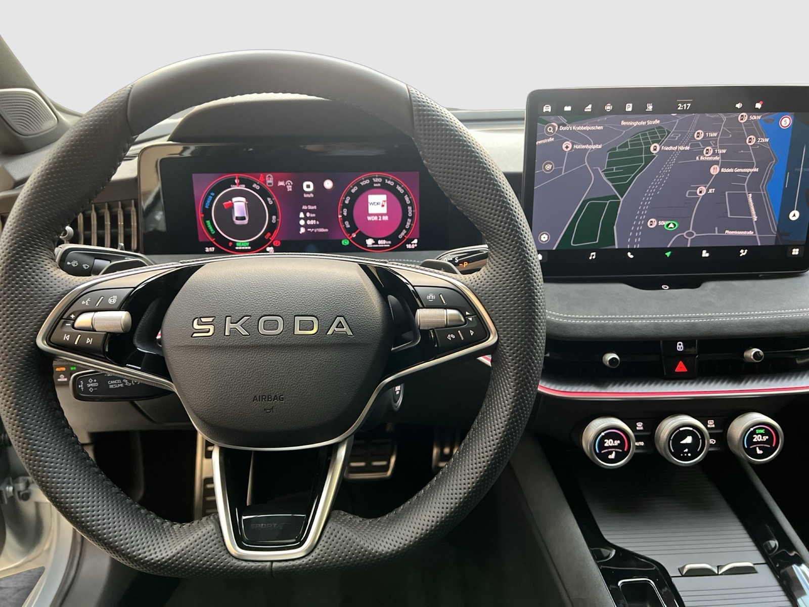 Skoda Superb Combi HYBRID SPORTLINE AHK PANO eSITZE