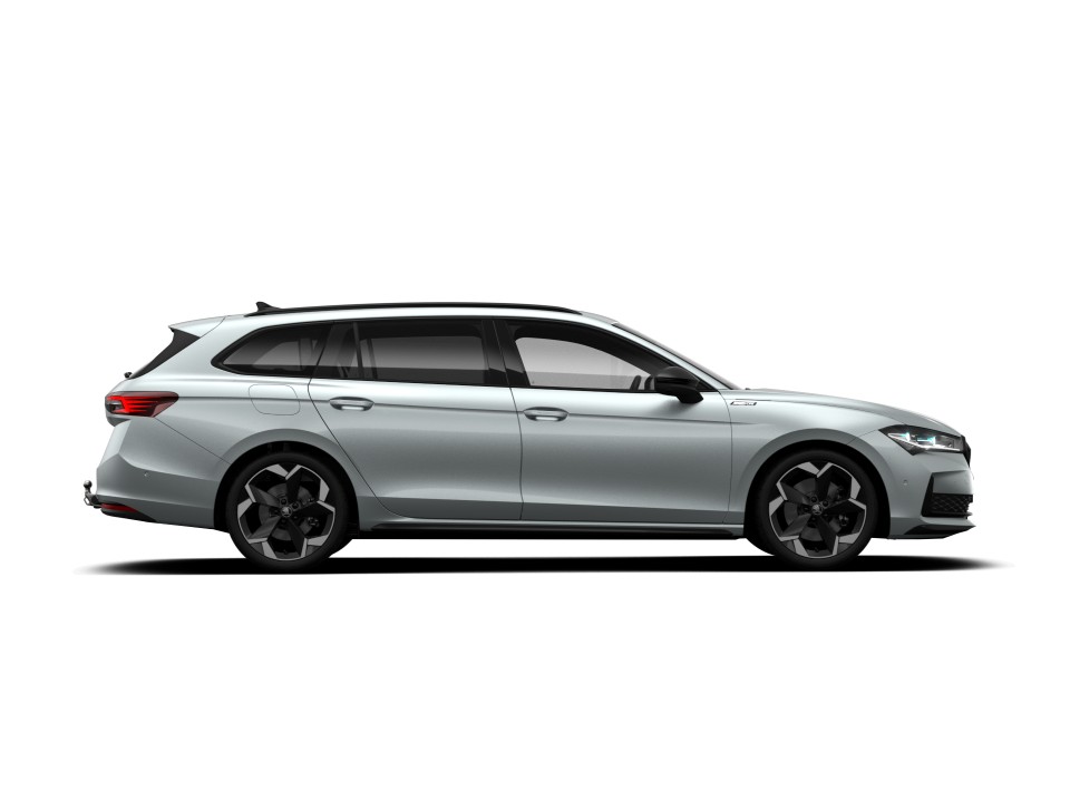 Skoda Superb Combi HYBRID SPORTLINE AHK PANO eSITZE