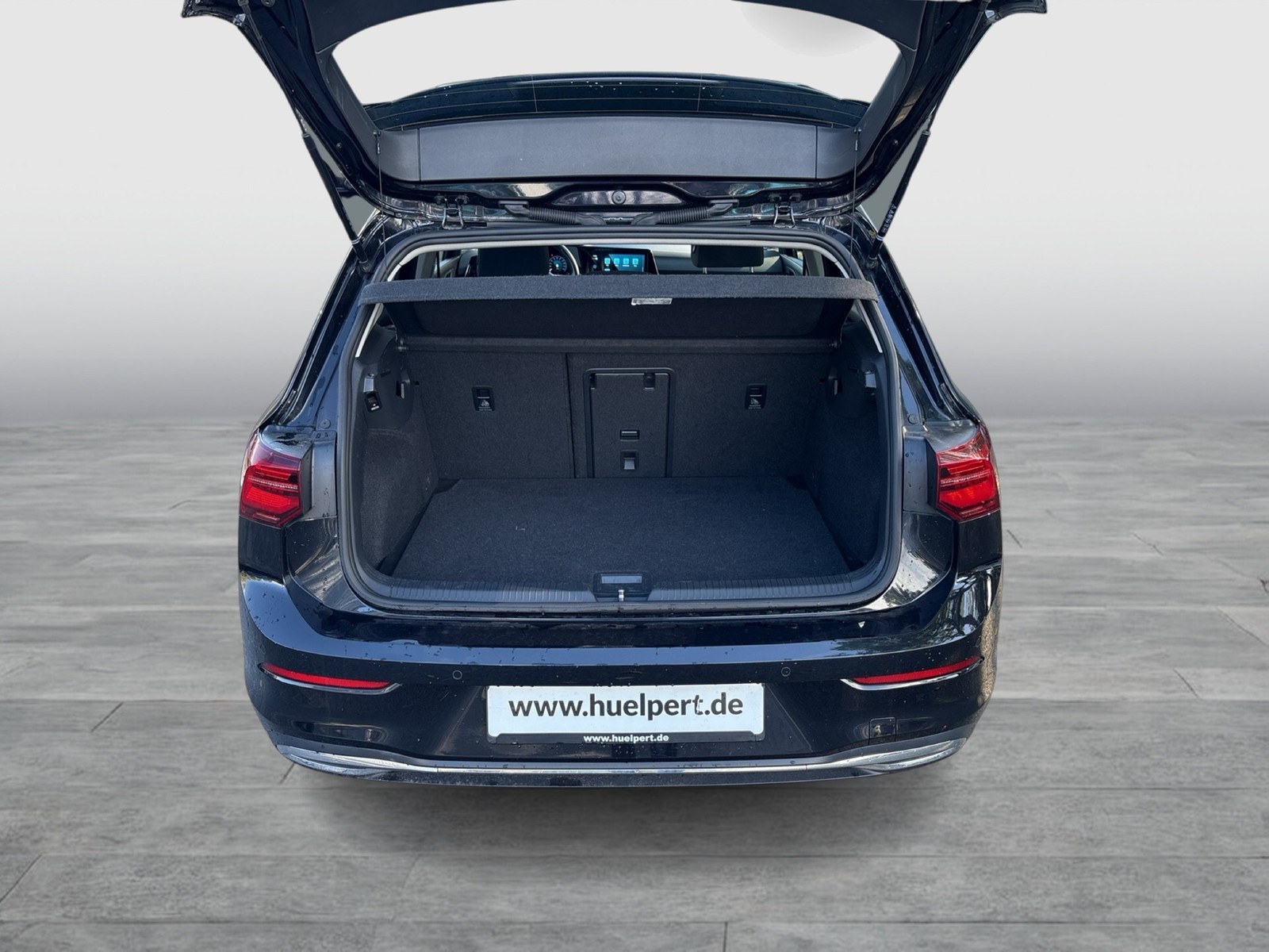 Volkswagen Golf VIII 2.0 ACTIVE PANO AHK CAM ACC MATRIX NAVI