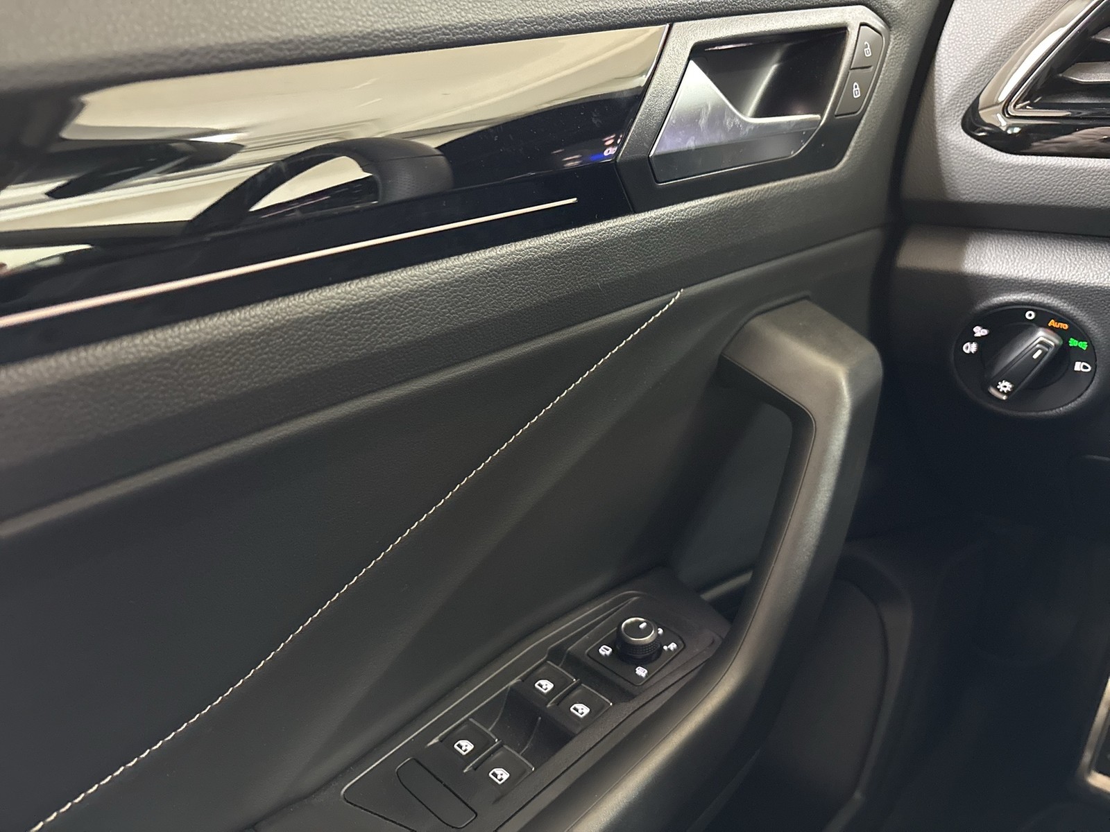 Volkswagen T-Roc Cabriolet 1.5 R-LINE BLACK STYLE ACC LM19