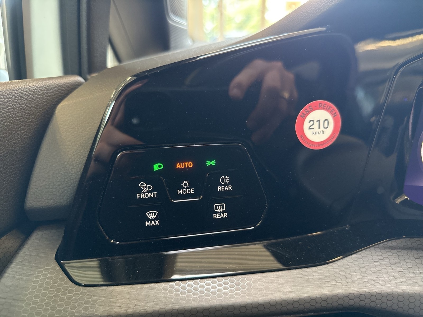 Volkswagen Golf VIII 2.0 GTI AHK CAM ACC LM19 NAVI LED+