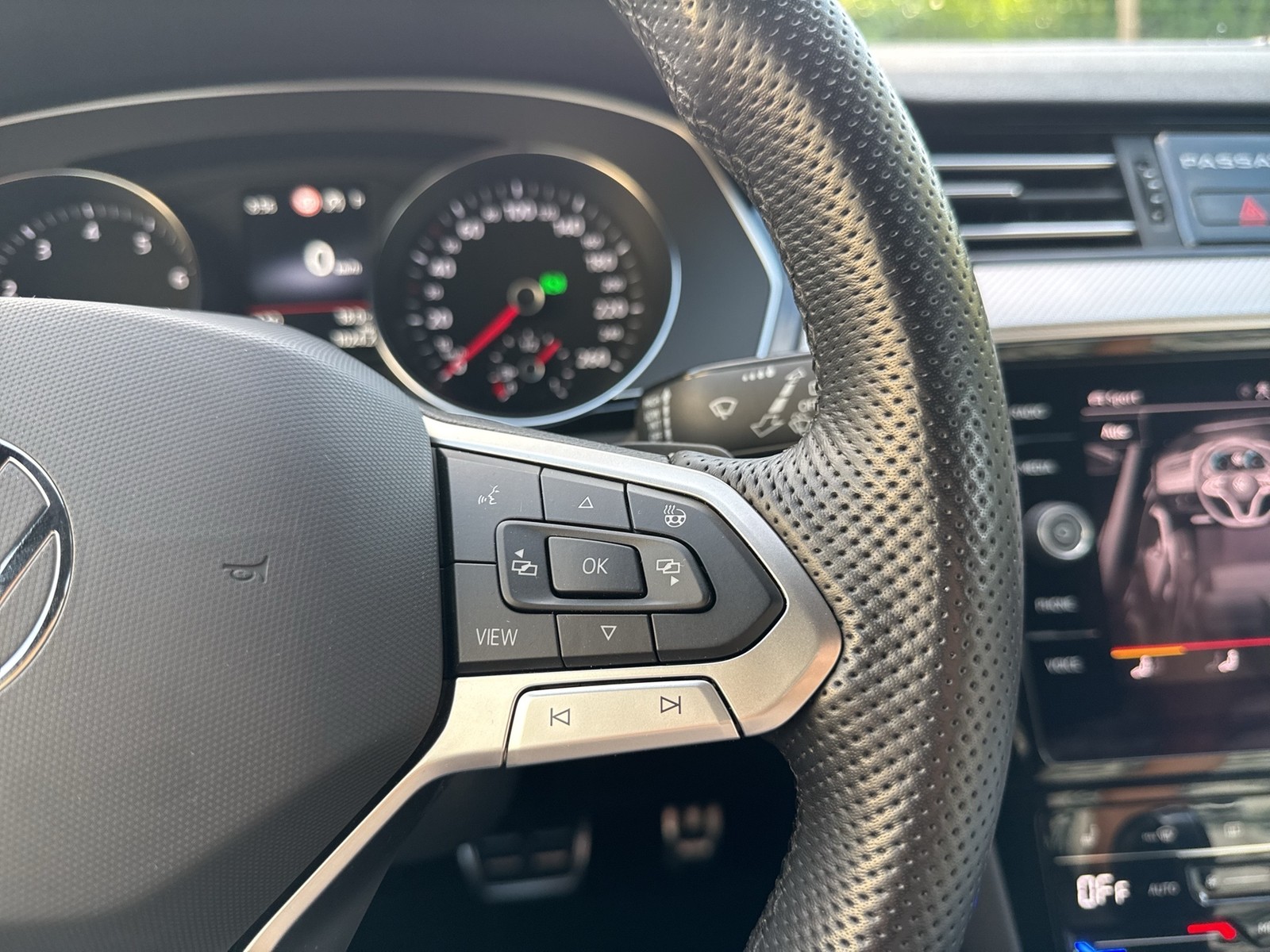 Volkswagen Passat Variant 1.5 R-LINE PANO HARMAN KARDON AHK