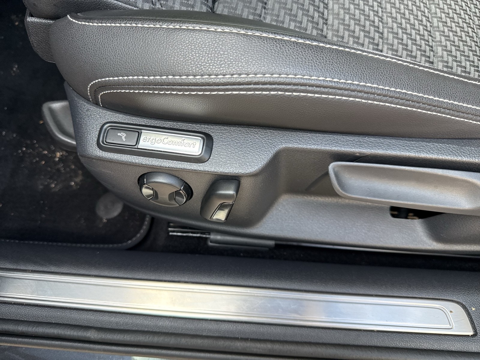 Volkswagen Passat Variant 1.5 R-LINE PANO HARMAN KARDON AHK