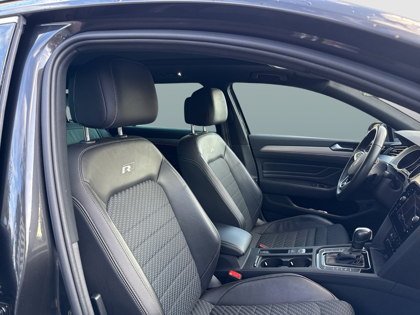 Volkswagen Passat Variant 1.5 R-LINE PANO HARMAN KARDON AHK