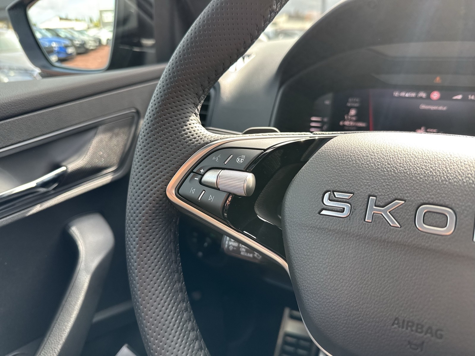 Skoda Karoq 2.0 SPORTLINE 4X4 PANO CAM ACC LM19 MATRIX