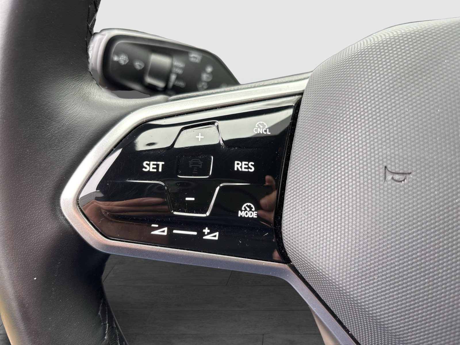 Volkswagen ID.7 Tourer PRO WÄRMEPUMPE AHK CAM ACC LM19 NAVI