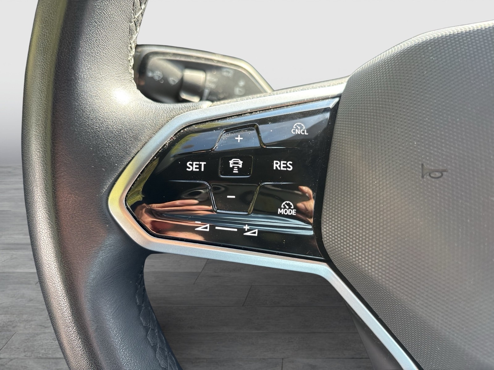 Volkswagen ID.7 Tourer PRO WÄRMEPUMPE AHK CAM ACC LM19 NAVI