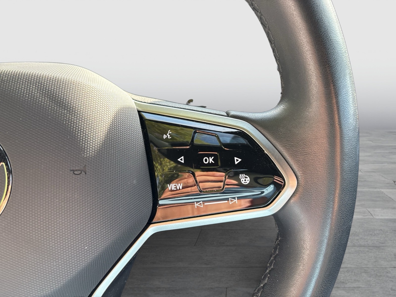Volkswagen ID.7 Tourer PRO WÄRMEPUMPE AHK CAM ACC LM19 NAVI