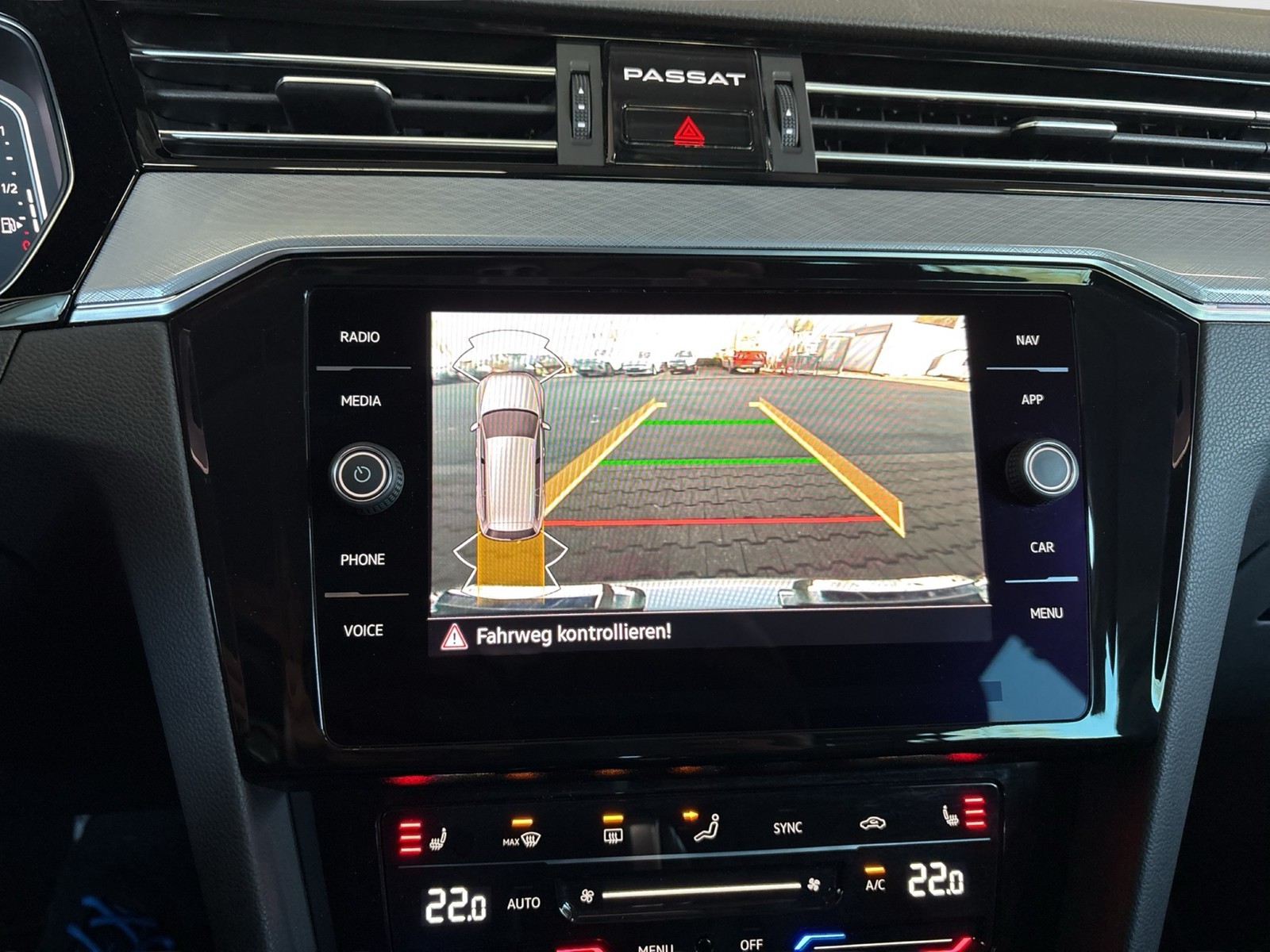 Volkswagen Passat Variant 2.0 BUSINESS HARMAN KARDON CAM