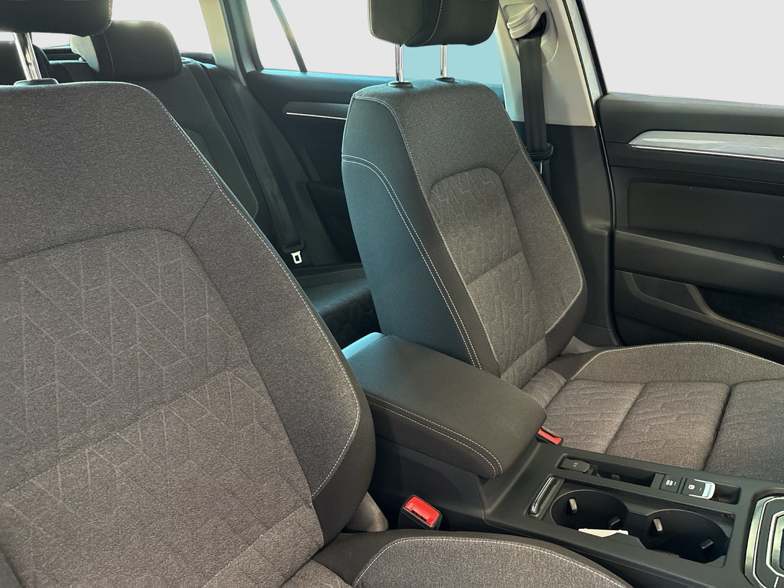 Volkswagen Passat Variant 2.0 BUSINESS HARMAN KARDON CAM