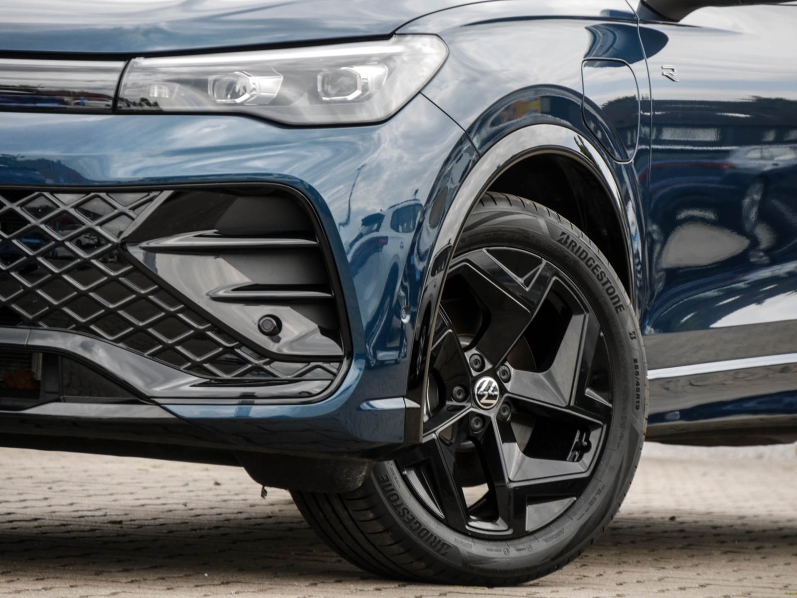 Volkswagen Tiguan 1.5 HYBRID R-LINE NEUES MODELL AHK LM19