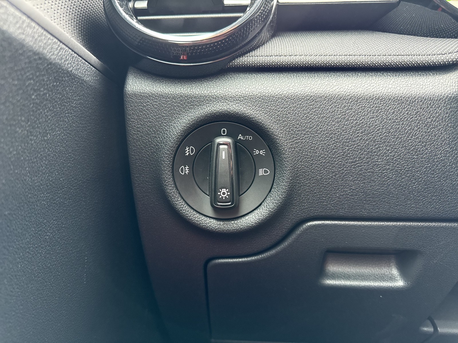 Skoda Fabia 1.5 TOUR CAM ACC NAVI CARPLAY SITZHEIZUNG
