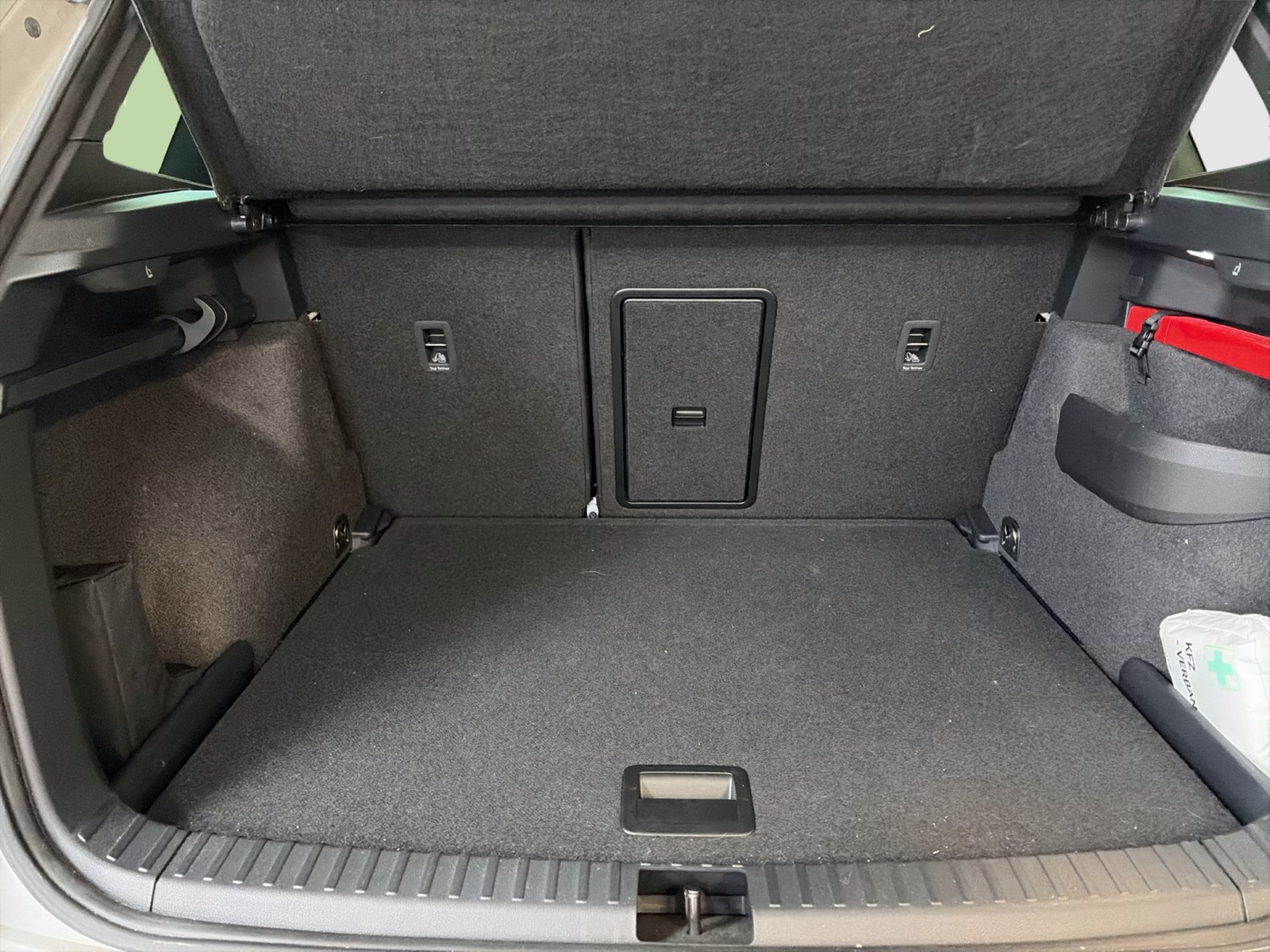 Skoda Karoq 2.0 SPORTLINE 4X4 AHK CAM ACC LM18 MATRIX