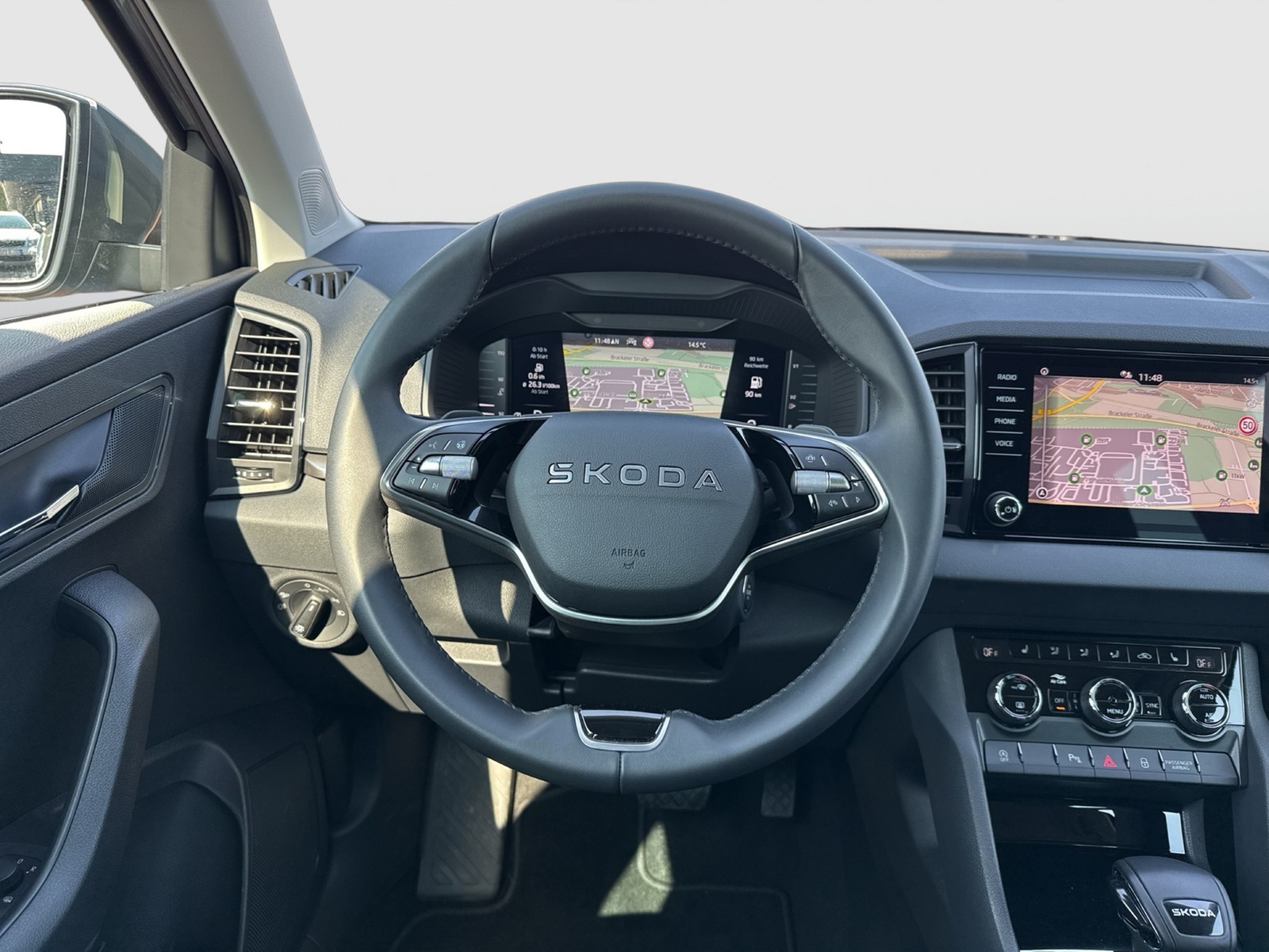 Skoda Karoq 2.0 TOUR AHK CAM MATRIX NAVI LM17 CARPLAY