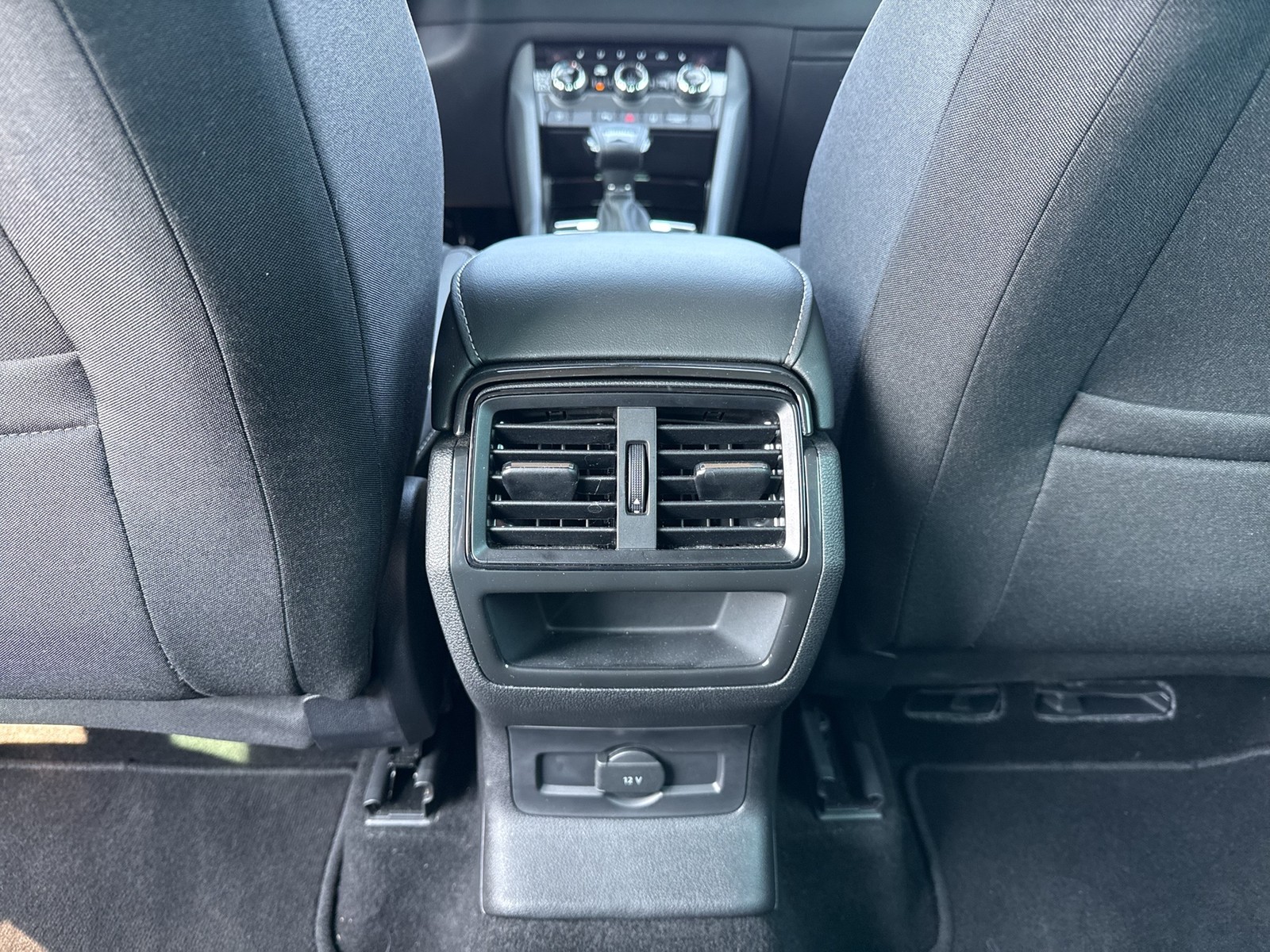 Skoda Karoq 2.0 TOUR AHK CAM MATRIX NAVI LM17 CARPLAY