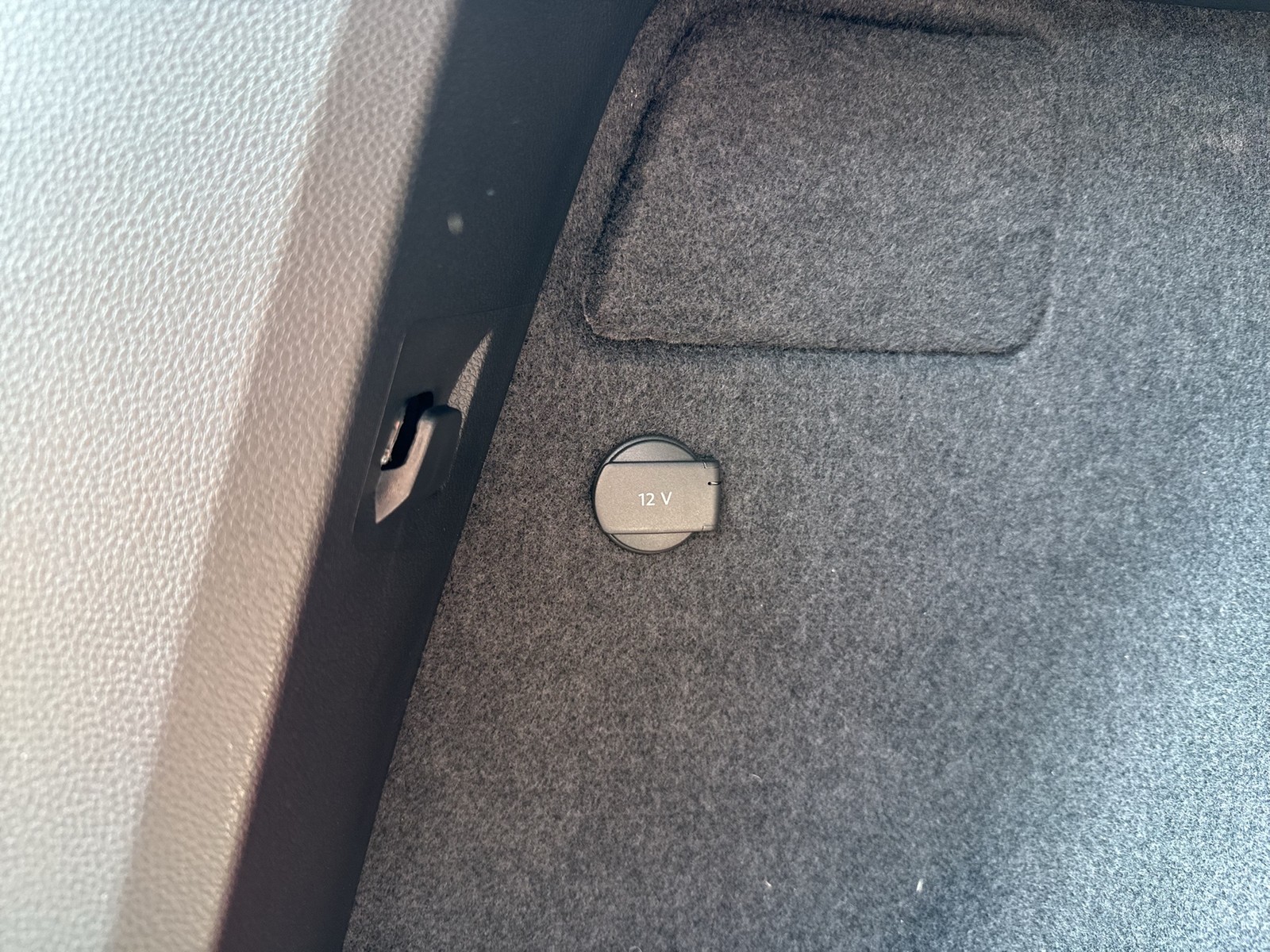 Skoda Karoq 2.0 TOUR AHK CAM MATRIX NAVI LM17 CARPLAY