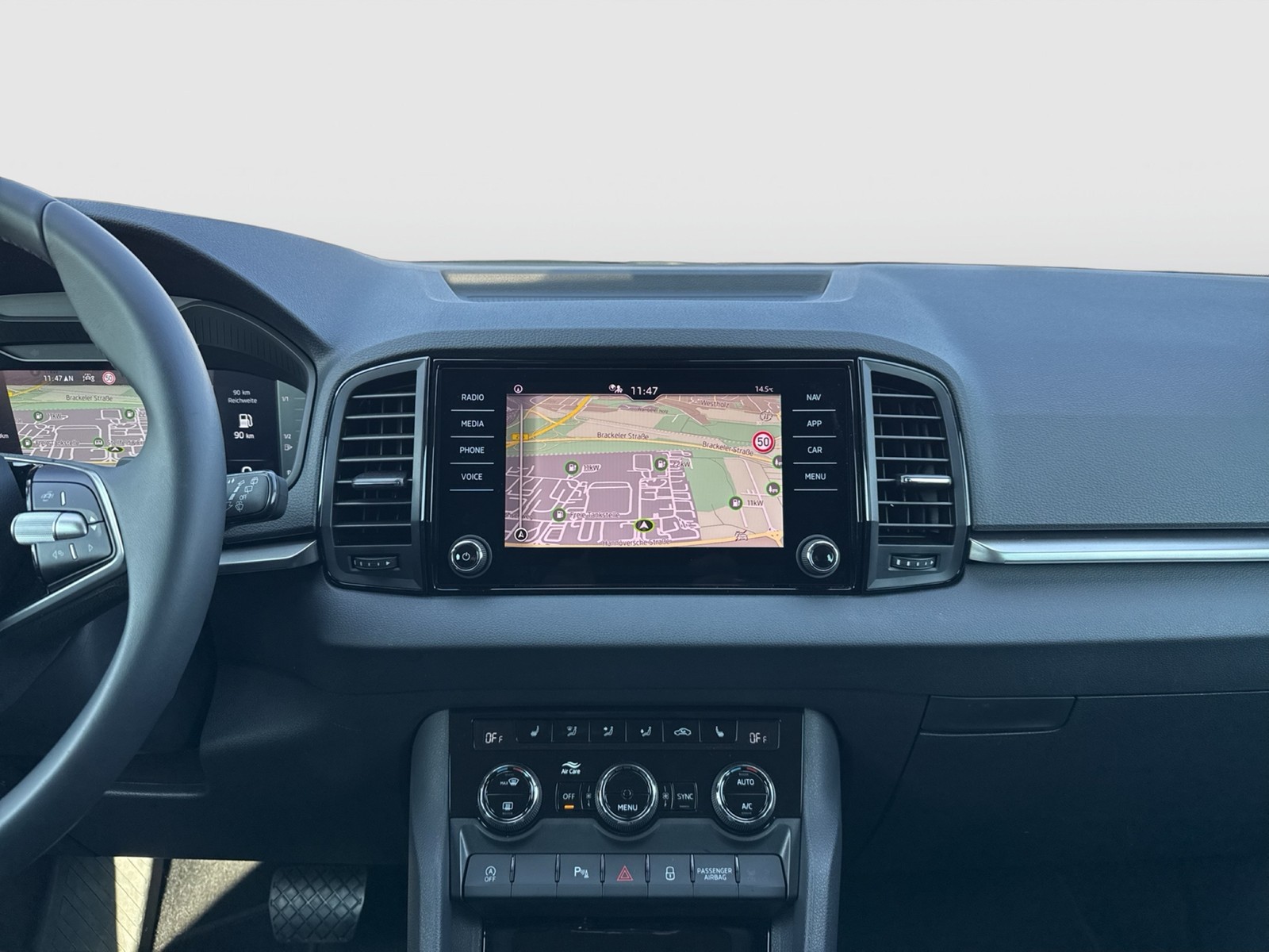 Skoda Karoq 2.0 TOUR AHK CAM MATRIX NAVI LM17 CARPLAY