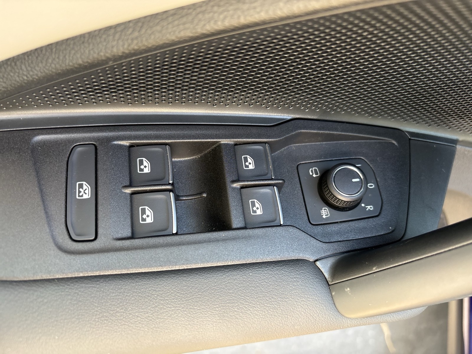Volkswagen Tayron 1.5 HYBRID ELEGANCE LEDER AHK 360°CAM ACC