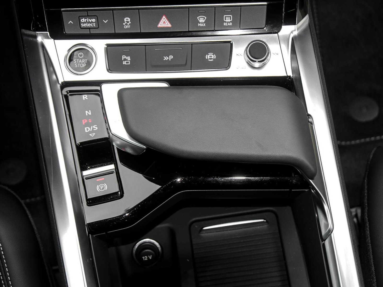 Audi Q8 e-tron 55 quattro S LINE NAVI+ MATRIXLED LM22