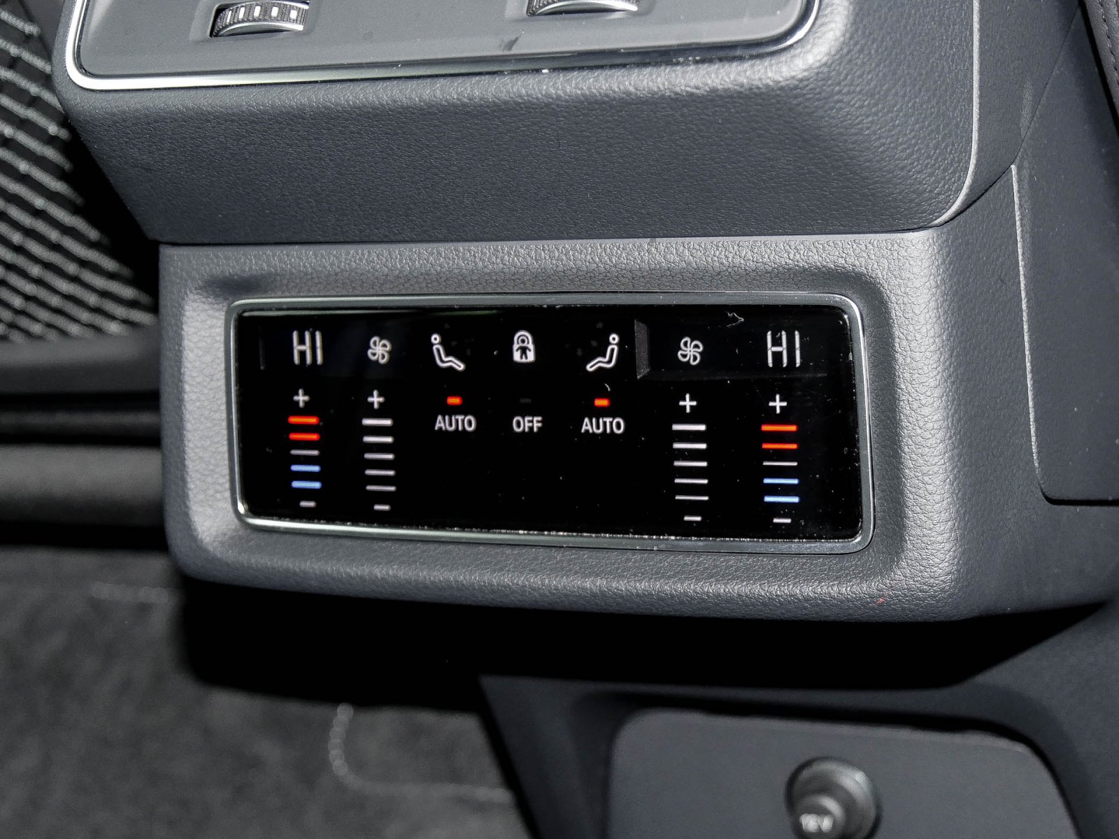 Audi Q8 e-tron 55 quattro S LINE NAVI+ MATRIXLED LM22