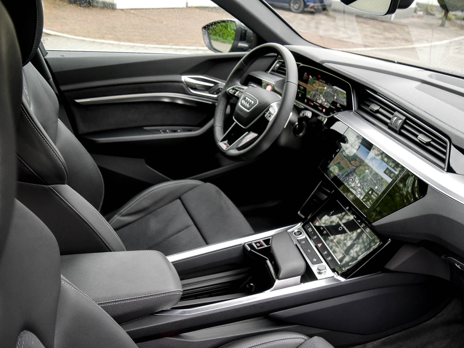 Audi Q8 e-tron 55 quattro S LINE NAVI+ MATRIXLED LM22
