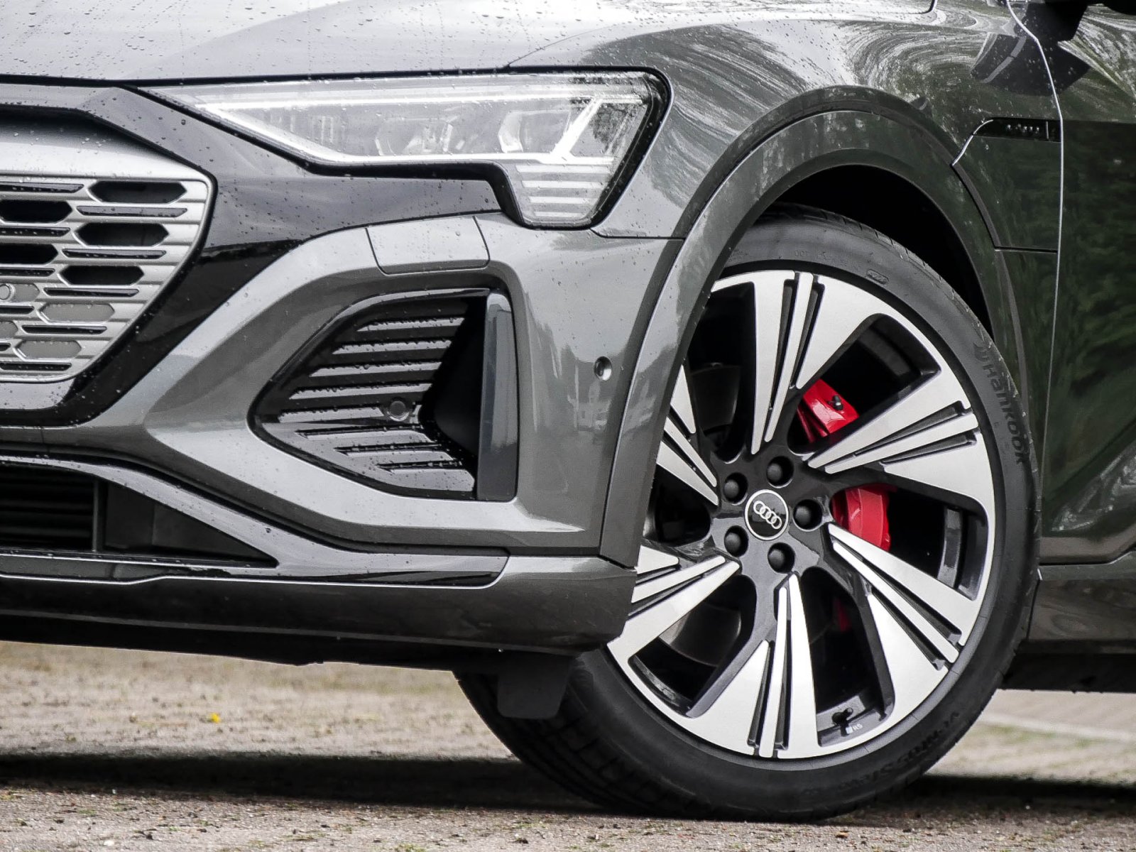 Audi Q8 e-tron 55 quattro S LINE NAVI+ MATRIXLED LM22