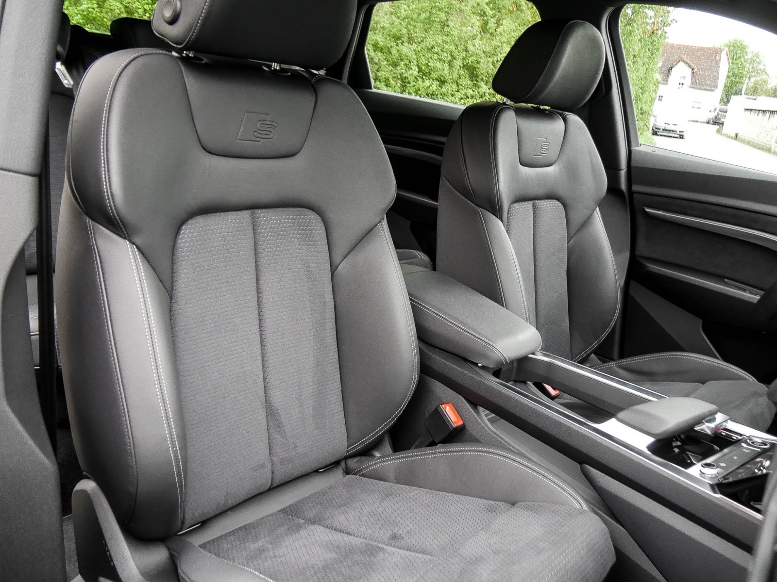Audi Q8 e-tron 55 quattro S LINE NAVI+ MATRIXLED LM22