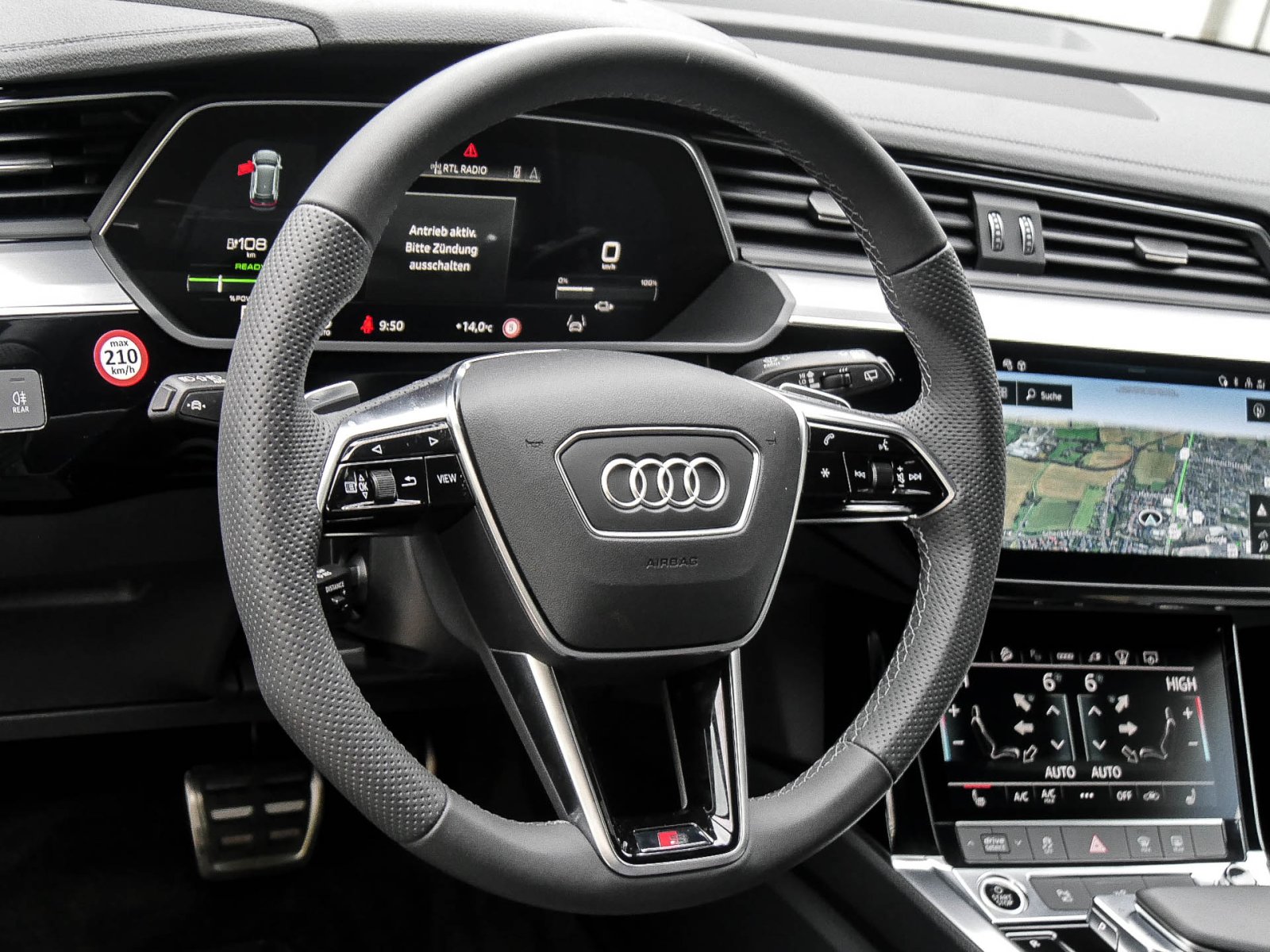 Audi Q8 e-tron 55 quattro S LINE NAVI+ MATRIXLED LM22