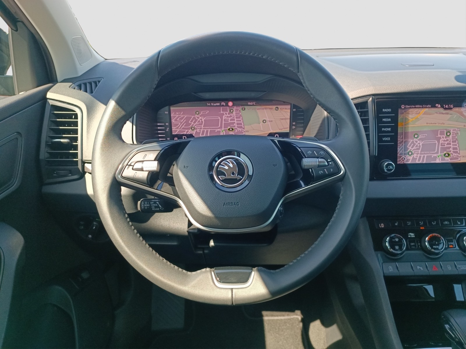 Skoda Karoq 1.5 SELECTION CAM ACC LM17 E-KLAPPE NAVI