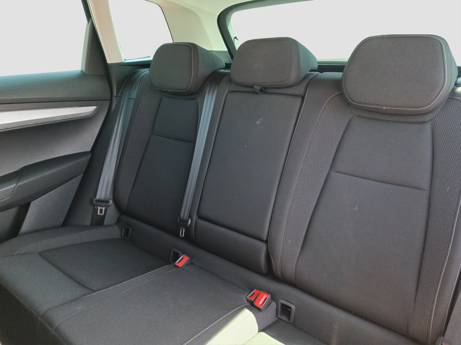 Skoda Karoq 1.5 SELECTION CAM ACC LM17 E-KLAPPE NAVI