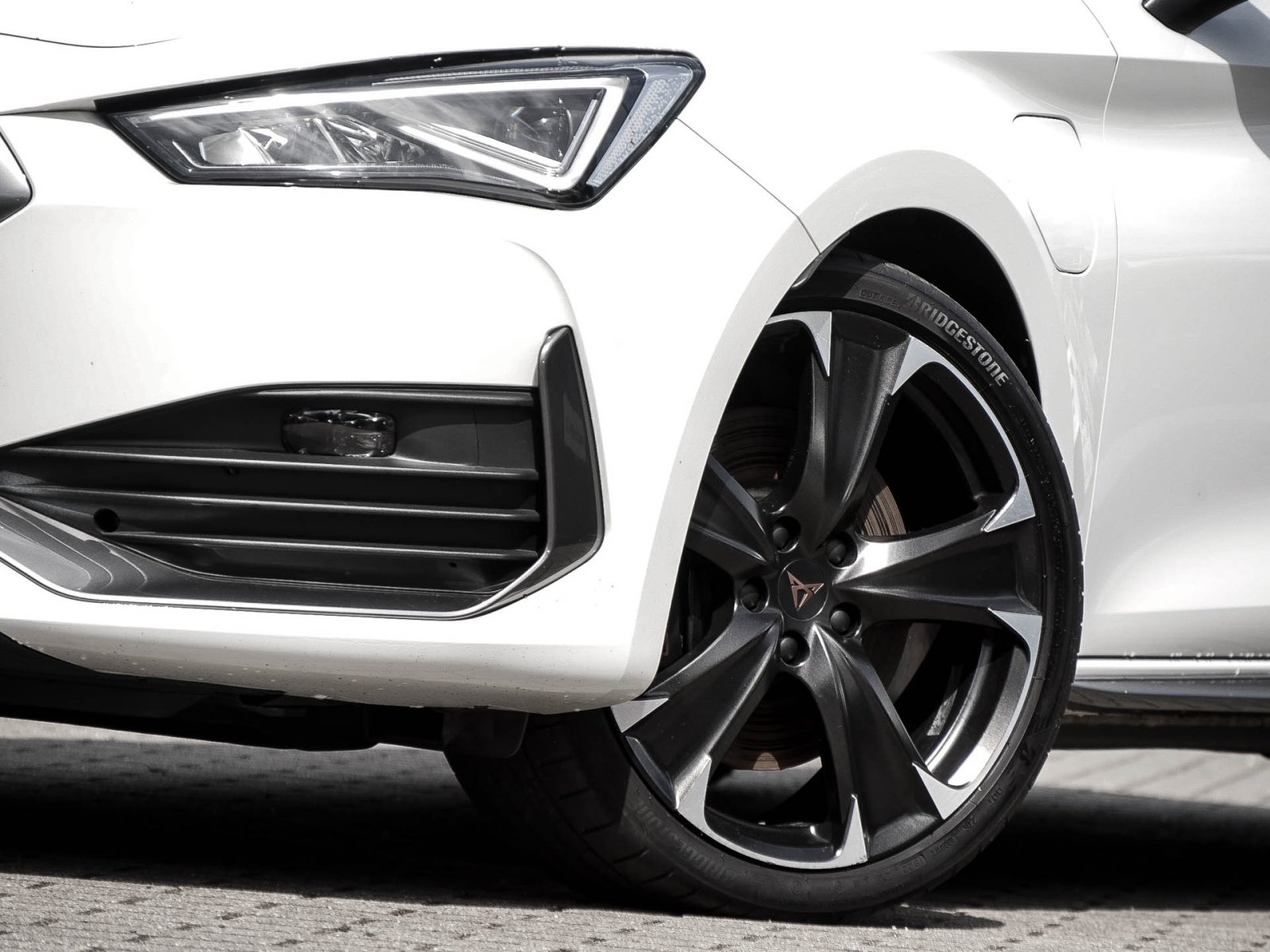Cupra Leon 1.4 SP HYBRID VZ NAVI ALU19 SITZHZG