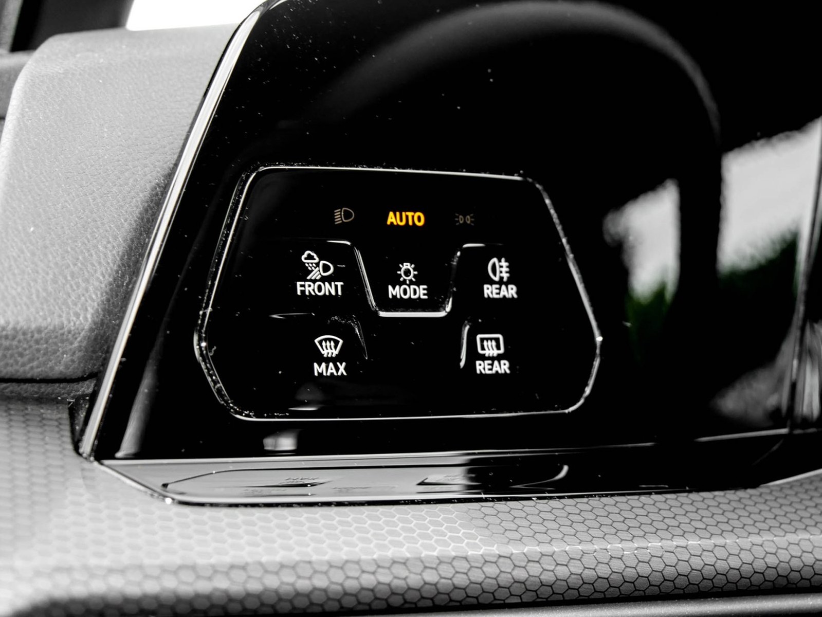 Volkswagen Golf VIII 2.0 GTI LM17 CARPLAY SITZHEIZUNG