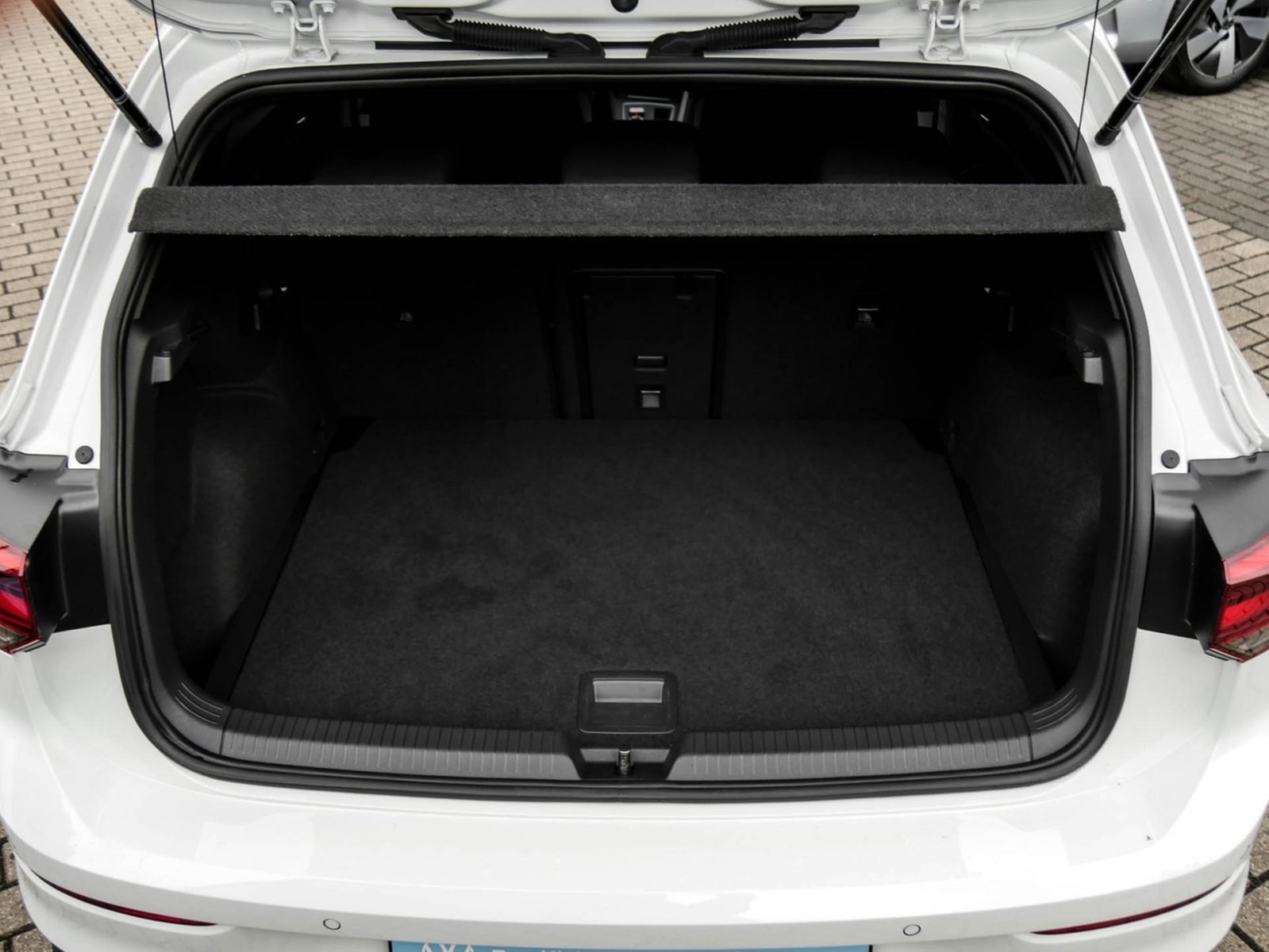 Volkswagen Golf VIII 2.0 GTI LM17 CARPLAY SITZHEIZUNG