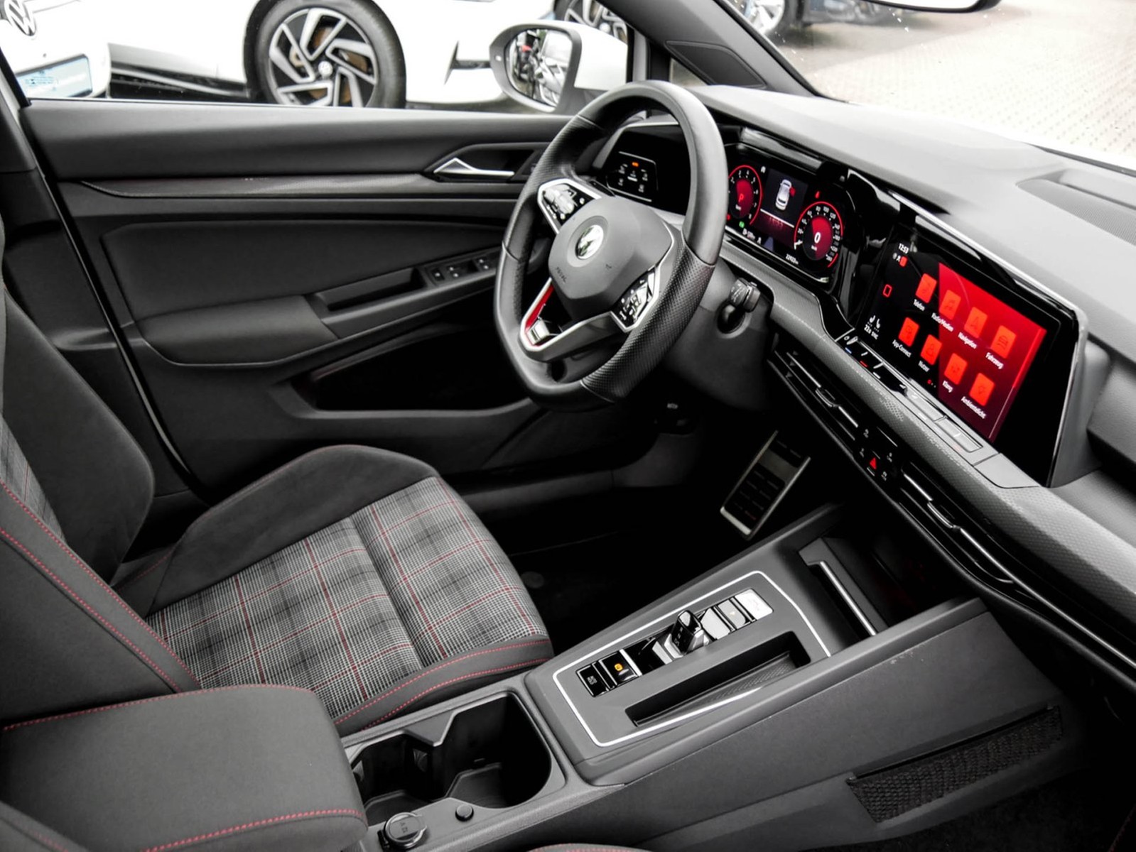 Volkswagen Golf VIII 2.0 GTI LM17 CARPLAY SITZHEIZUNG