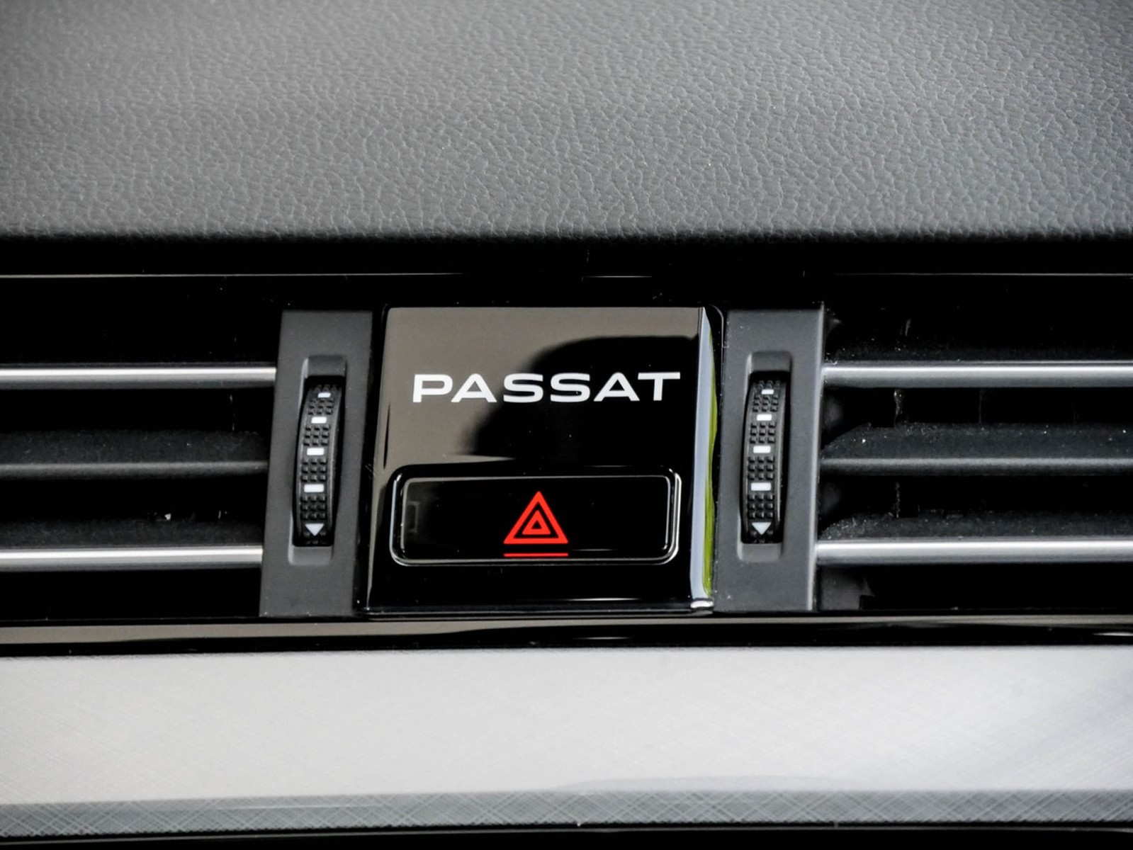 Volkswagen Passat Variant 1.5 BUSINESS AHK ACC NAVI ALU LED