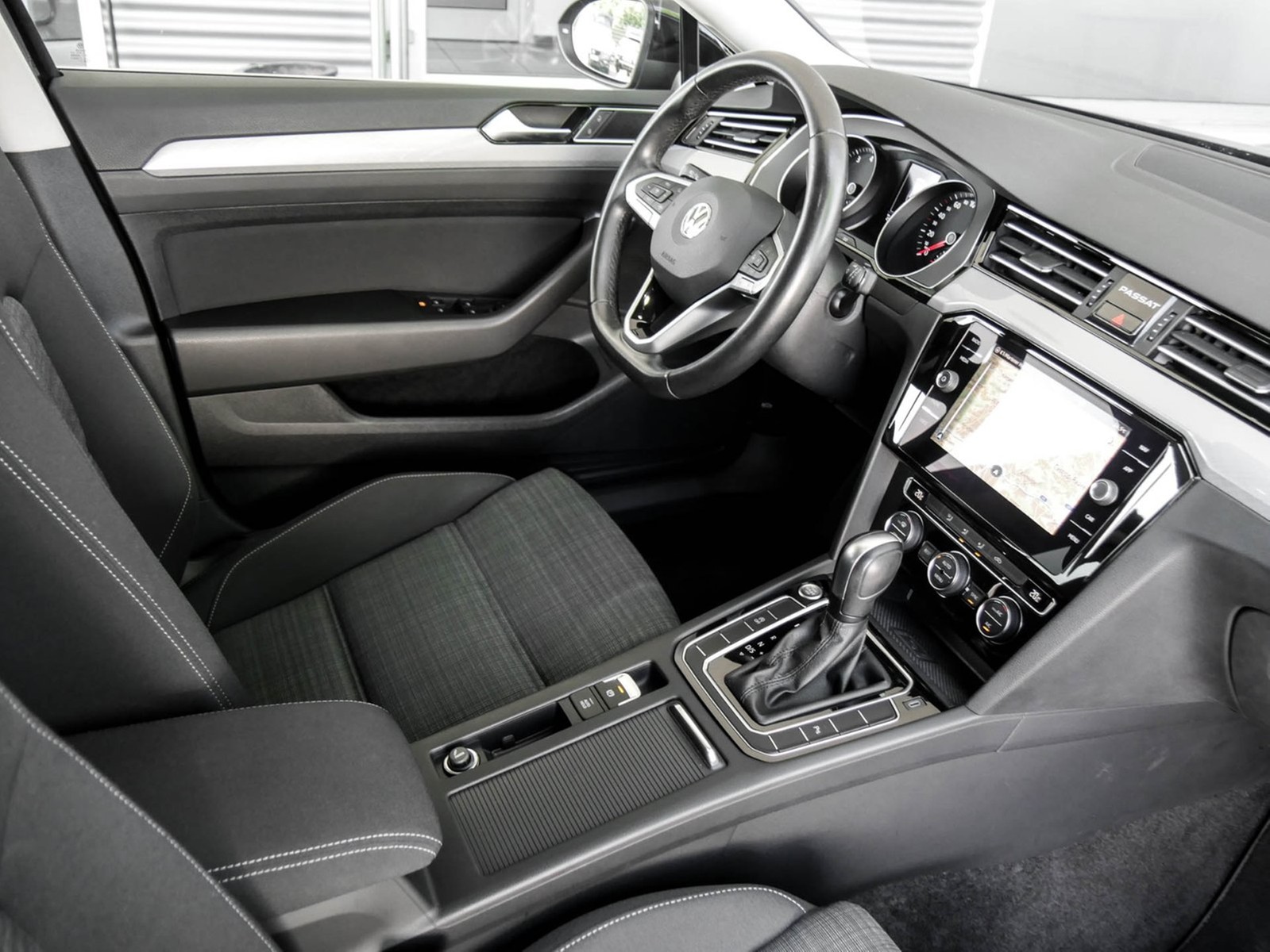 Volkswagen Passat Variant 1.5 BUSINESS AHK ACC NAVI ALU LED