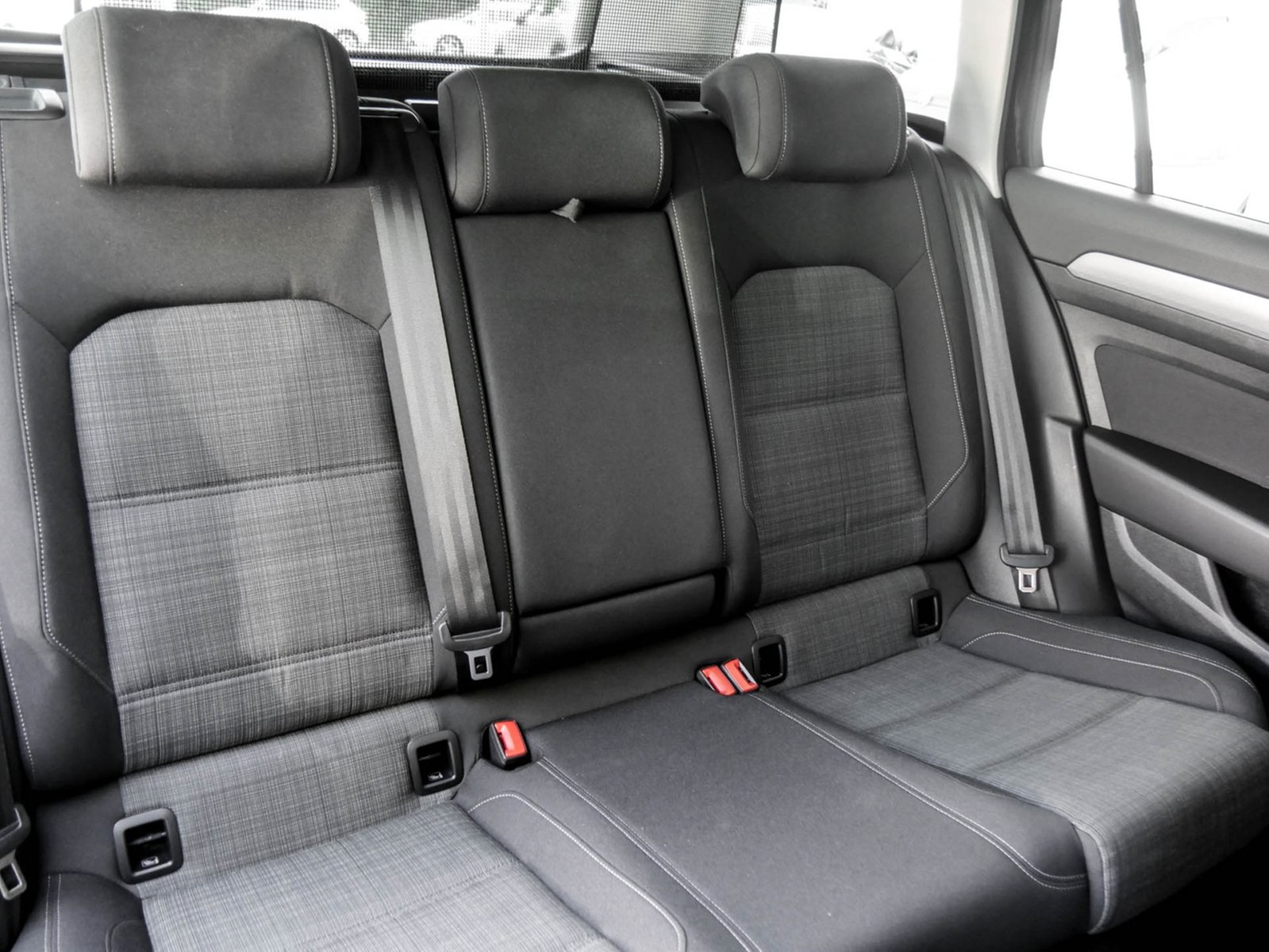 Volkswagen Passat Variant 1.5 BUSINESS AHK ACC NAVI ALU LED
